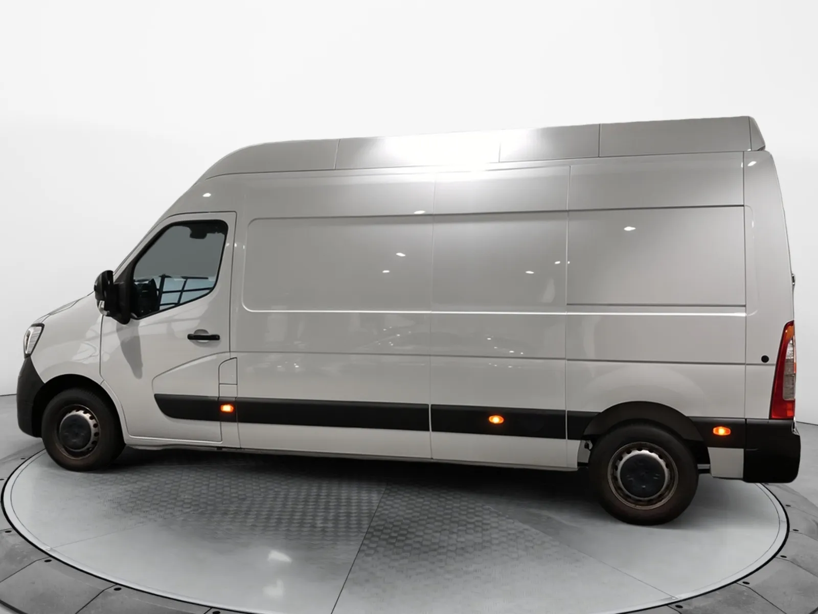 Acheter une renault MASTER FGN TRAC F3500 L3H3 BLUE DCI 135 d’occasion avec 27053km disponible immédiatement - photo 2