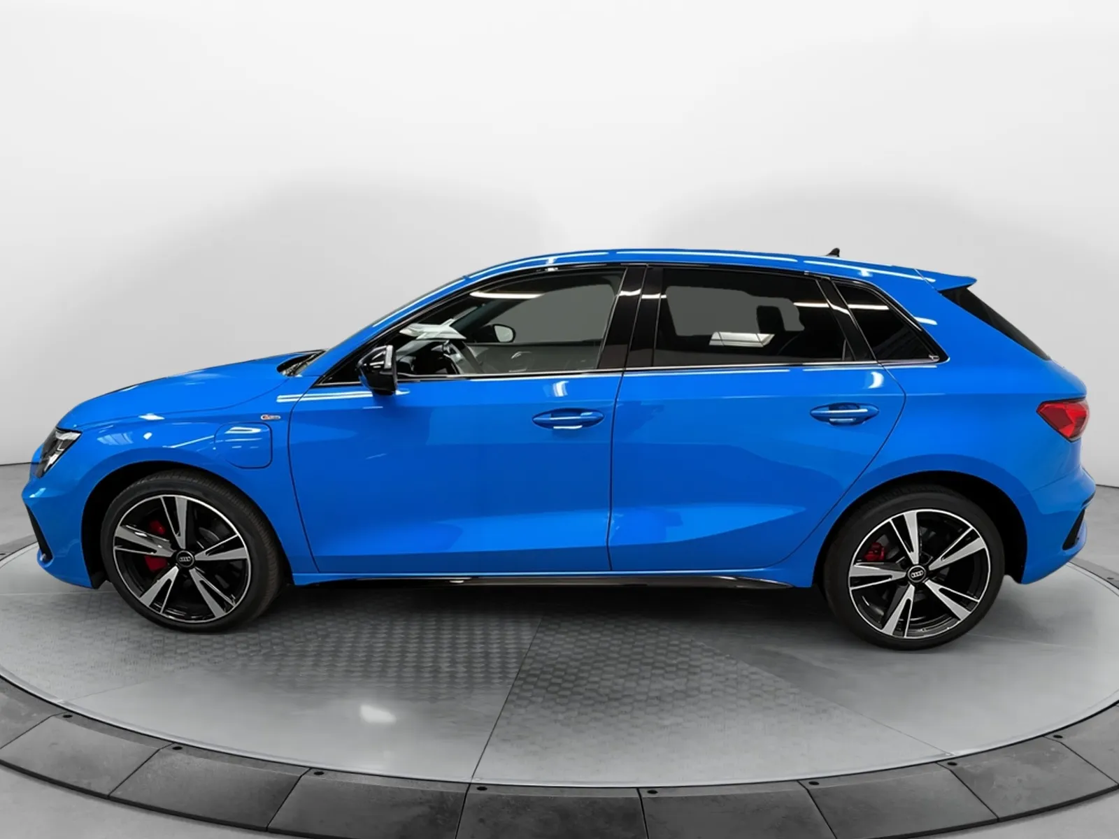 Acheter une audi A3 Sportback 45 TFSIe 245 S tronic 6 d’occasion avec 34965km disponible immédiatement - photo 2