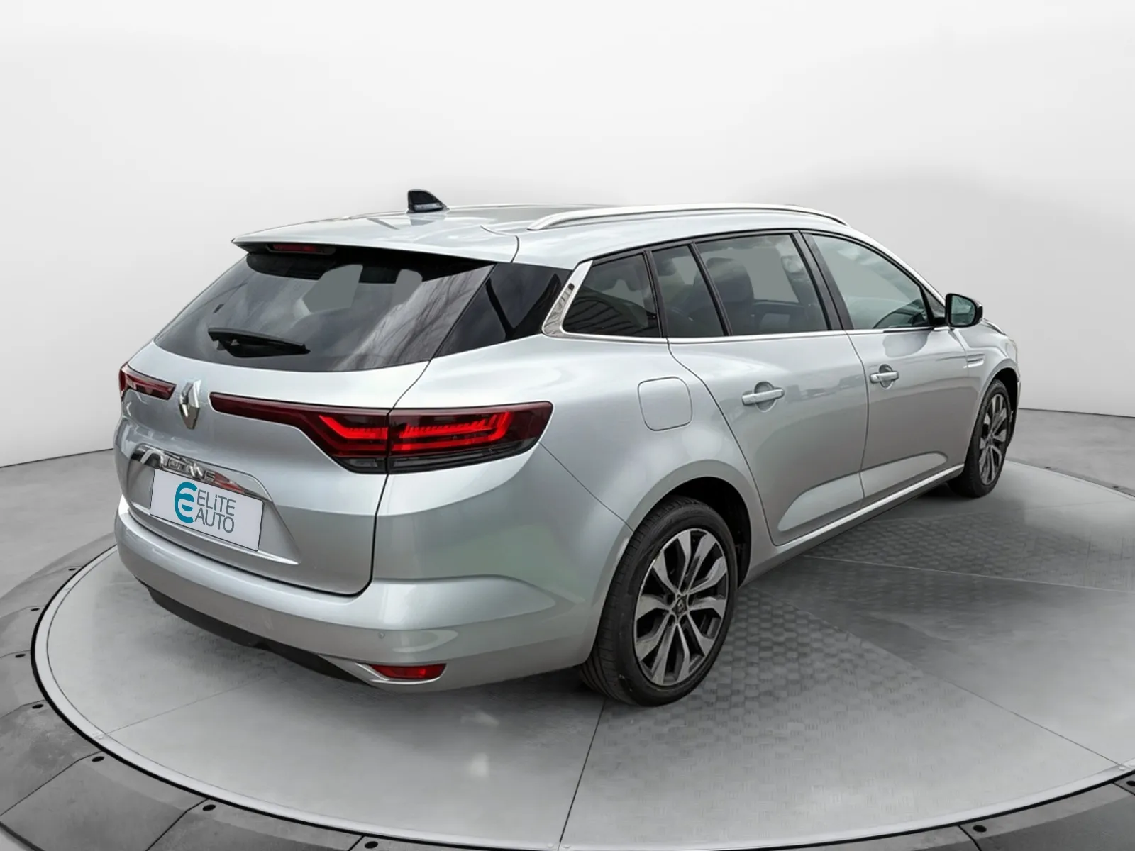 Acheter une renault Megane IV Estate Blue dCi 115 EDC d’occasion avec 71675km disponible immédiatement - photo 5