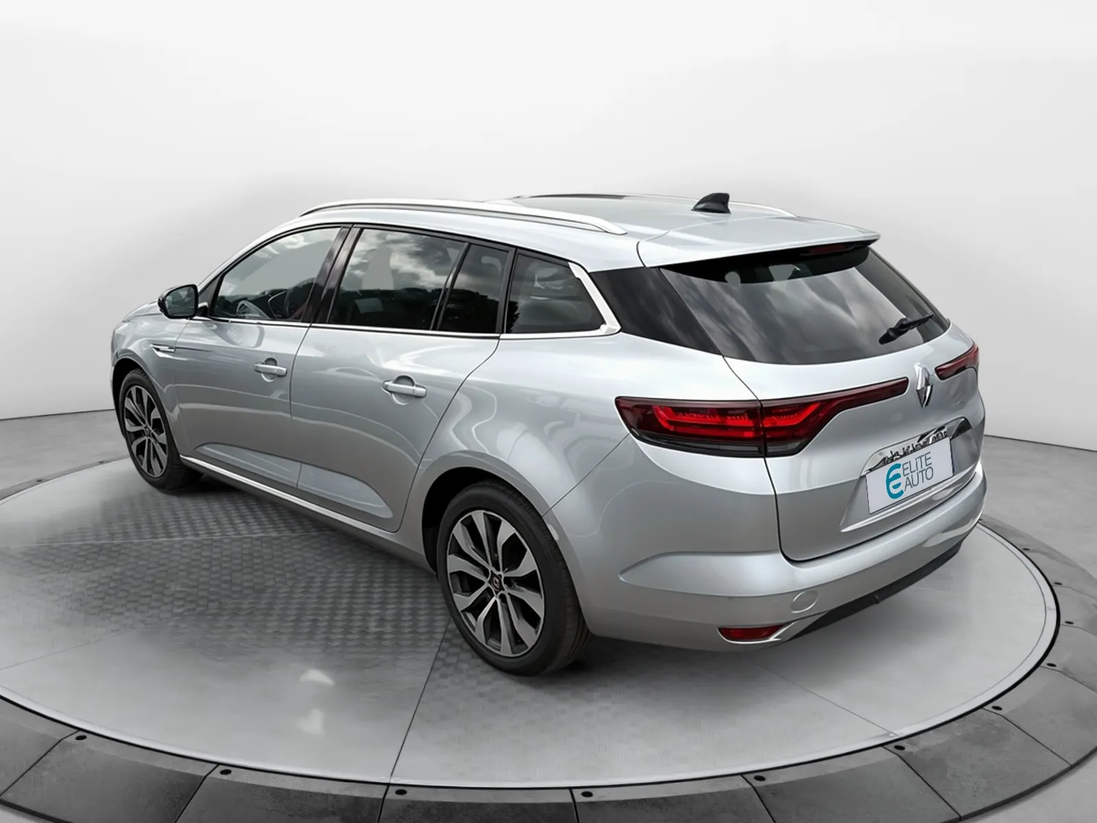 Acheter une renault Megane IV Estate Blue dCi 115 EDC d’occasion avec 71675km disponible immédiatement - photo 3