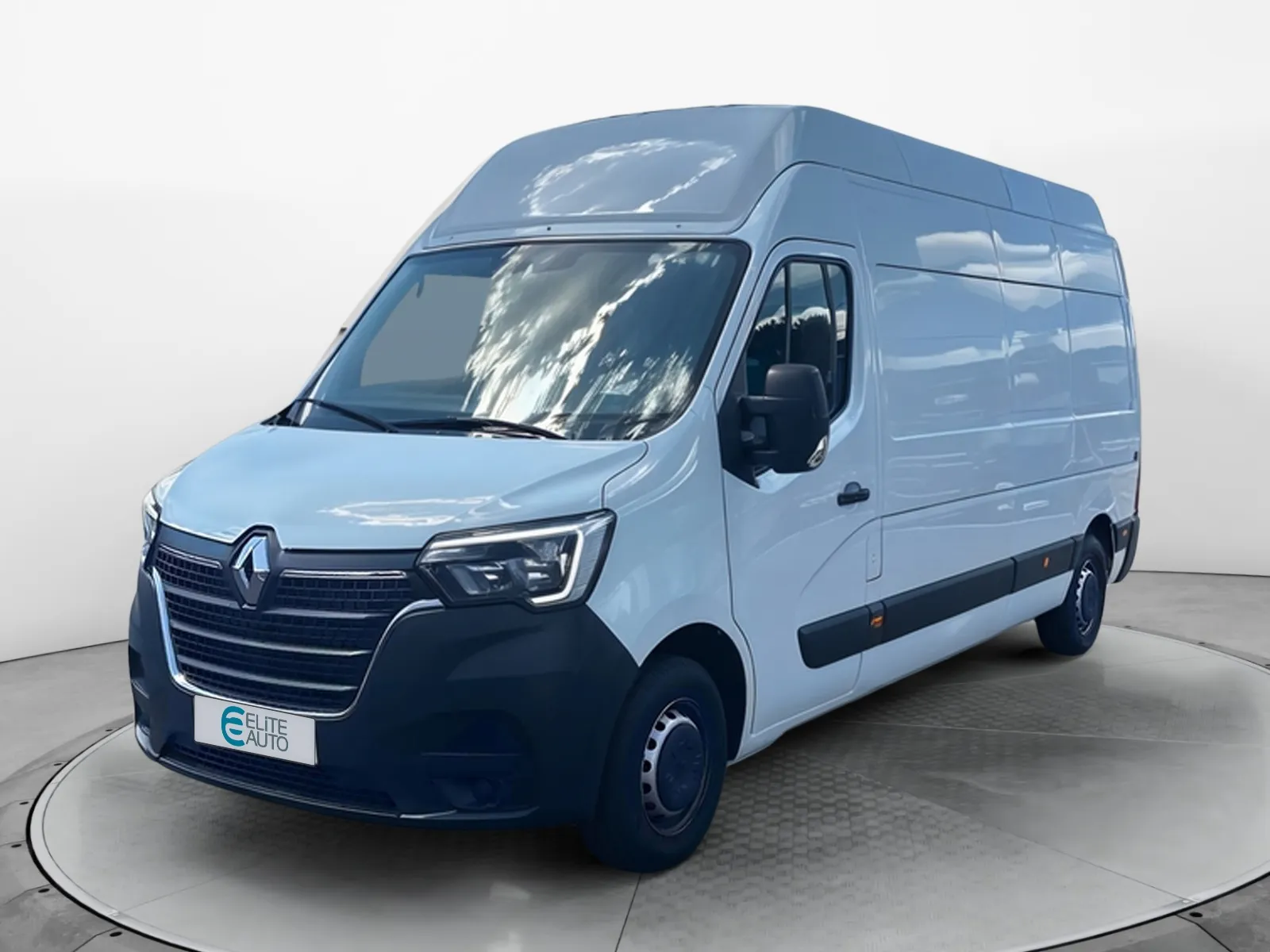 Acheter une renault MASTER FGN TRAC F3500 L3H3 BLUE DCI 135 d’occasion avec 20530km disponible immédiatement - photo 1