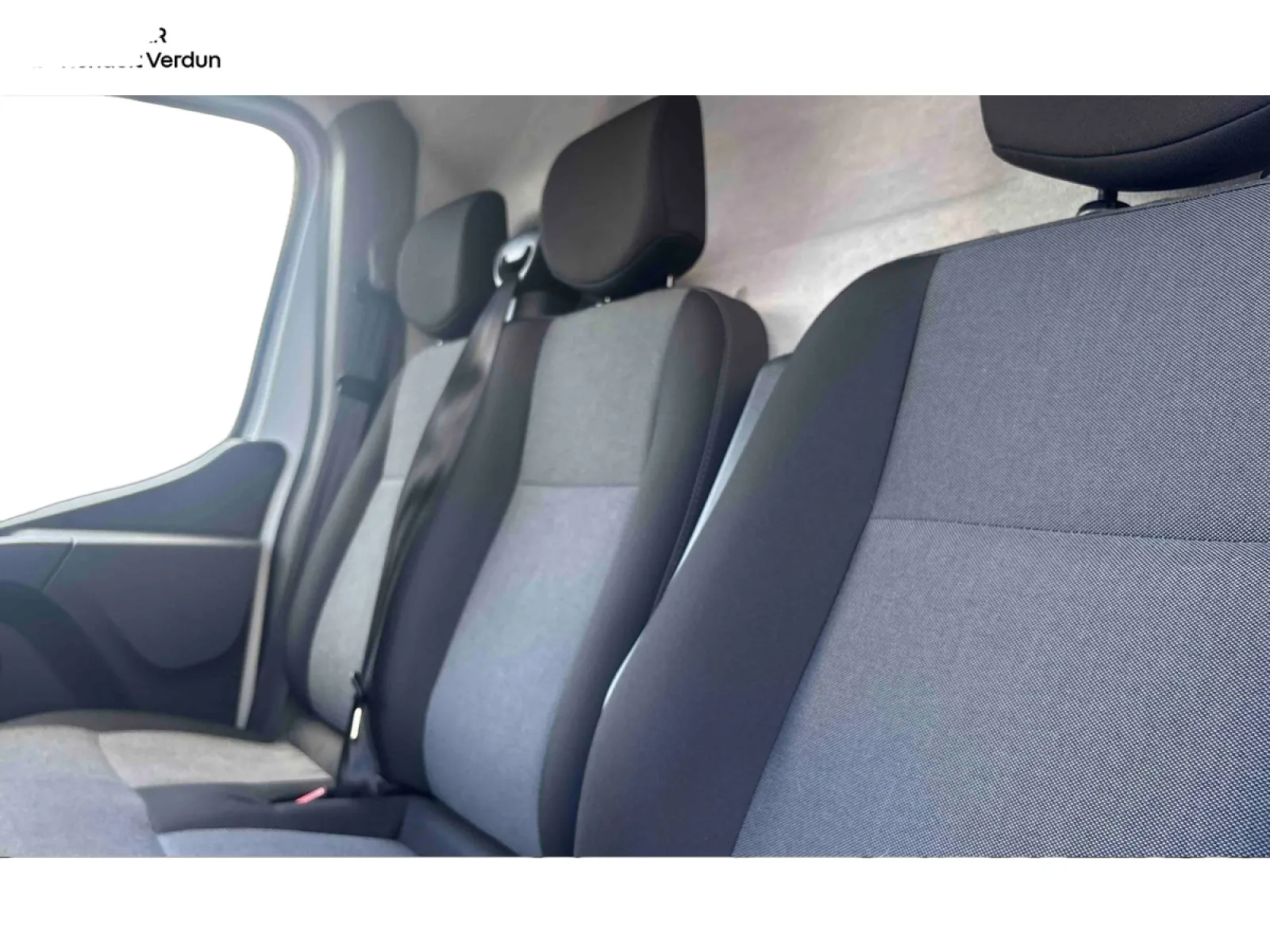 Acheter une renault MASTER FGN TRAC F3500 L3H3 BLUE DCI 135 d’occasion avec 20530km disponible immédiatement - photo 11