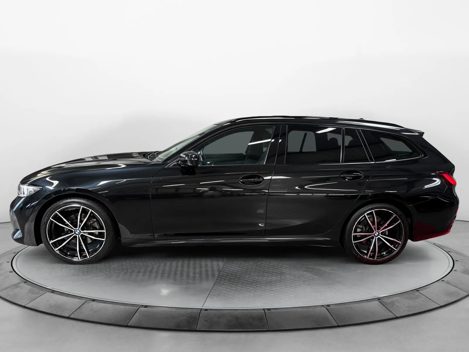 Acheter une bmw Touring 320d xDrive 190 ch BVA8 d’occasion avec 62528km disponible immédiatement - photo 2