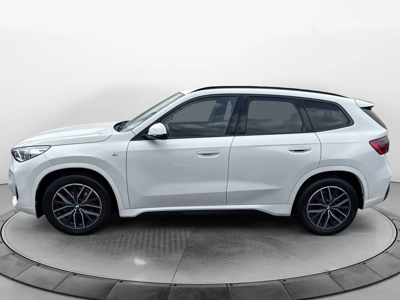 Acheter une bmw X1 sDrive 18i 136ch DKG7 d’occasion avec 52877km disponible immédiatement - photo 2