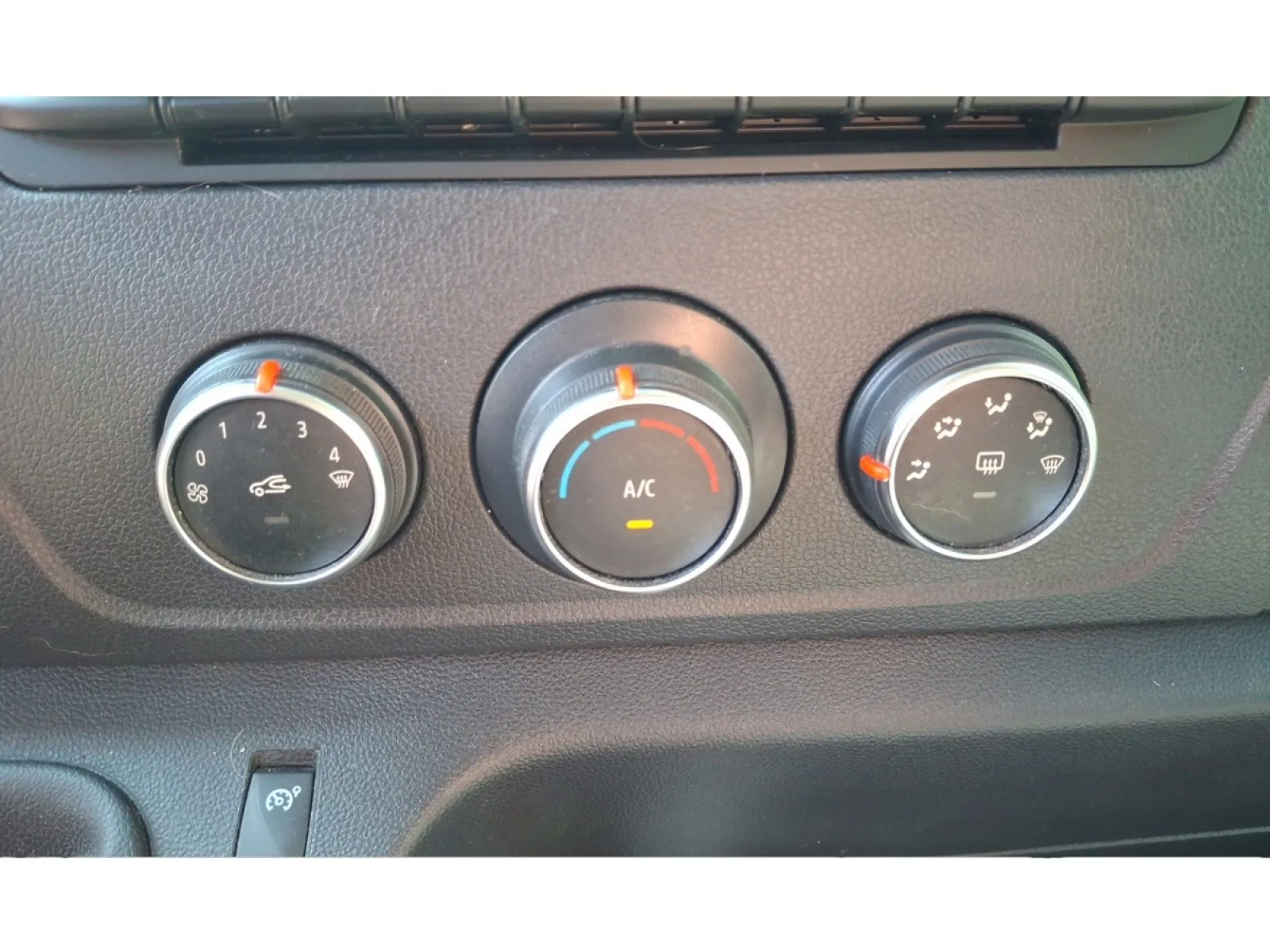 Acheter une renault MASTER FGN TRAC F3300 L2H2 BLUE DCI 135 d’occasion avec 57507km disponible immédiatement - photo 27