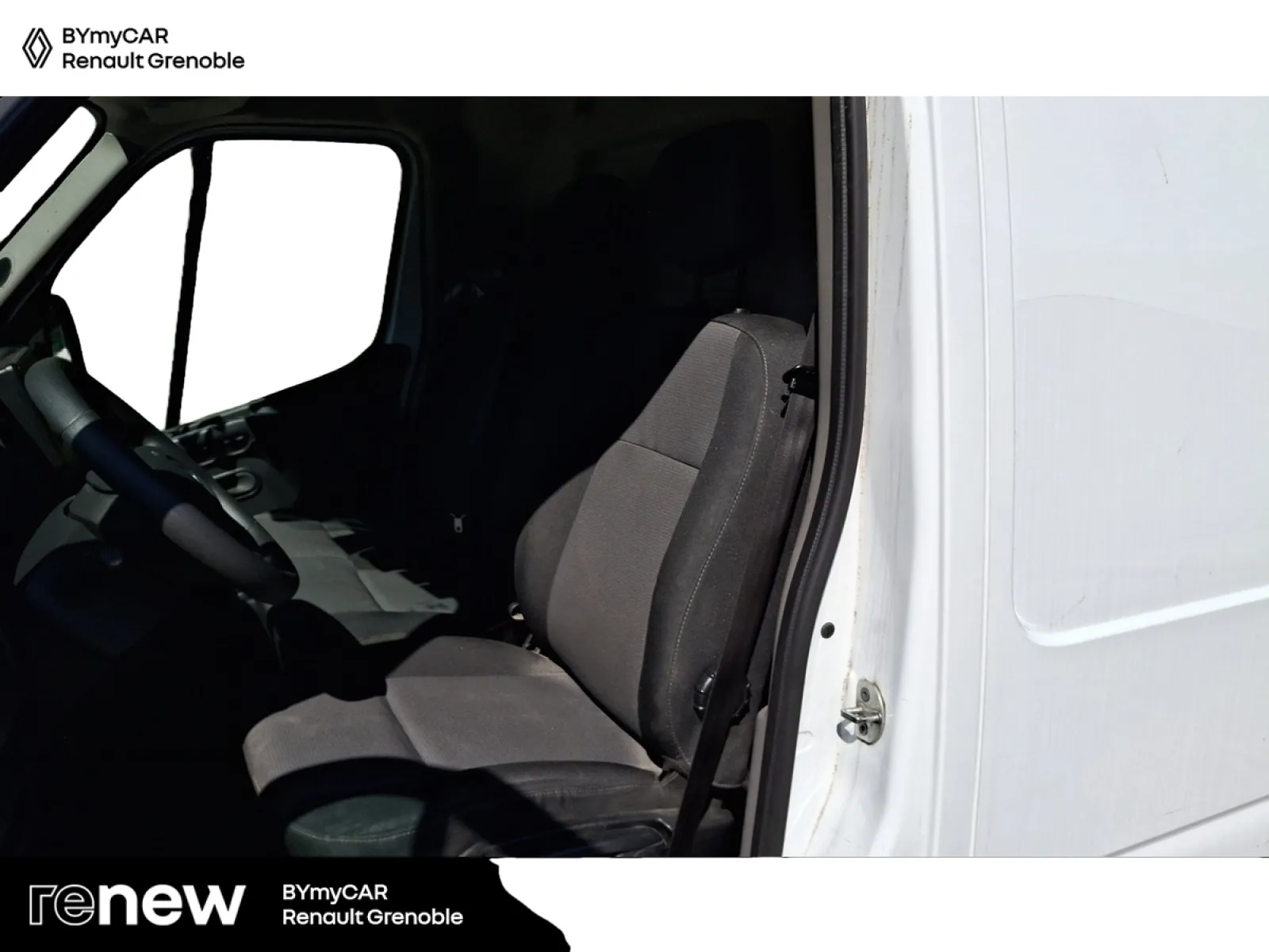 Acheter une renault MASTER FGN TRAC F3300 L2H2 BLUE DCI 135 d’occasion avec 57507km disponible immédiatement - photo 11