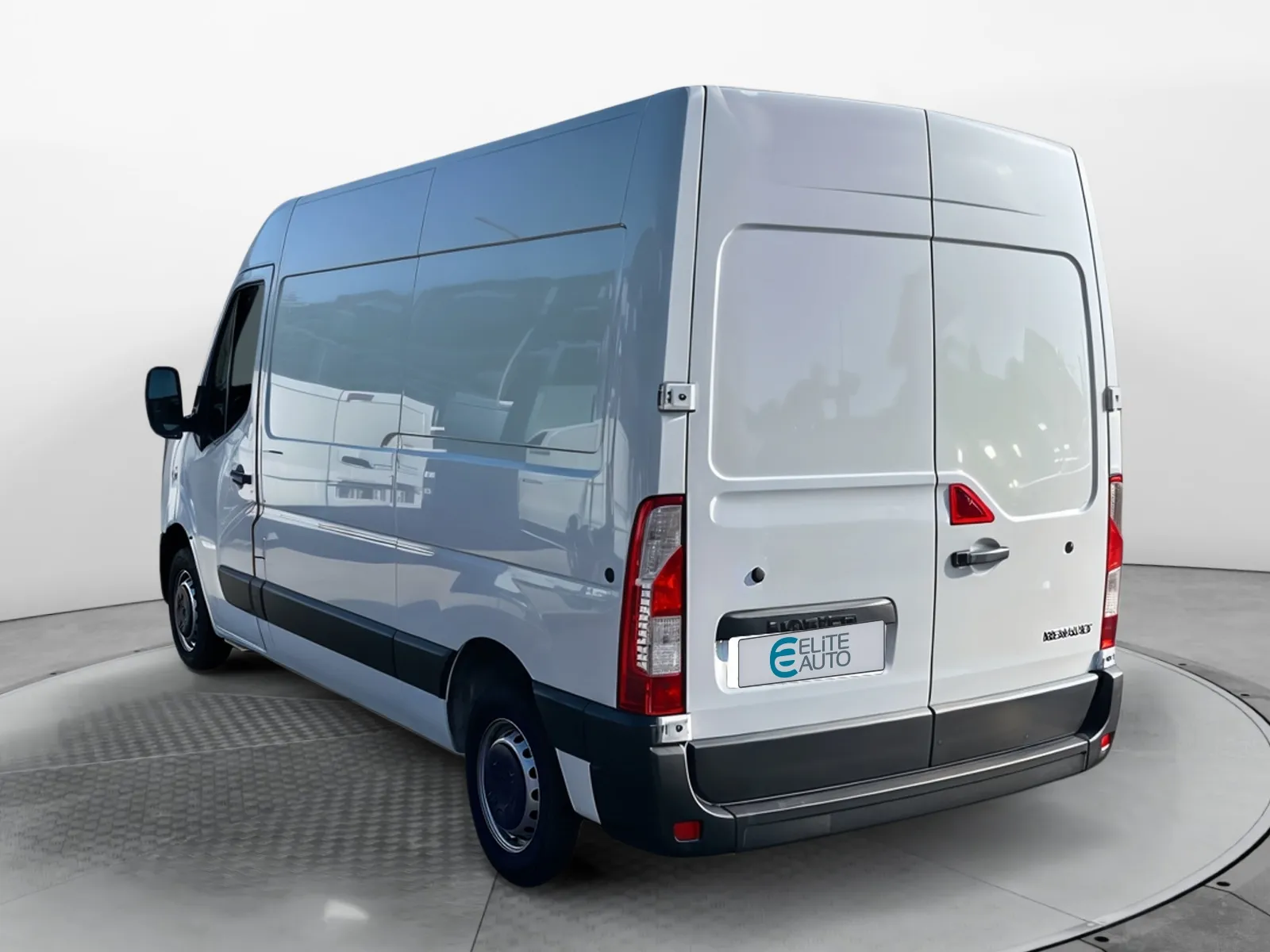 Acheter une renault MASTER FGN TRAC F3500 L2H2 BLUE DCI 135 d’occasion avec 15620km disponible immédiatement - photo 3