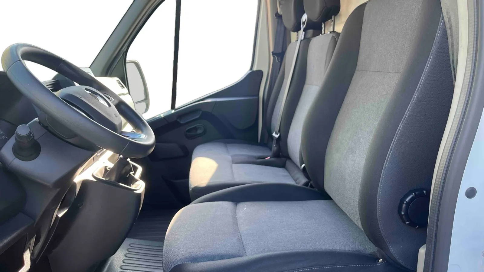 Acheter une renault MASTER FGN TRAC F3500 L2H2 BLUE DCI 135 d’occasion avec 15620km disponible immédiatement - photo 11
