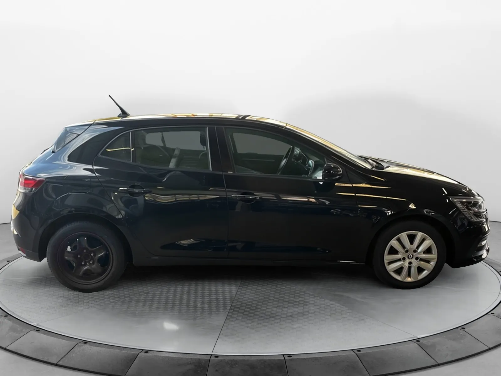 Acheter une renault Mégane IV Berline Blue dCi 115 EDC - 21N d’occasion avec 30391km disponible immédiatement - photo 6