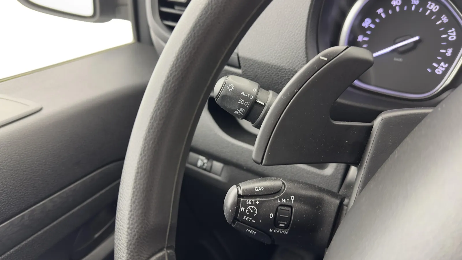 Acheter une peugeot EXPERT FGN M BLUEHDI 145 S&S EAT8 d’occasion avec 30590km disponible immédiatement - photo 16