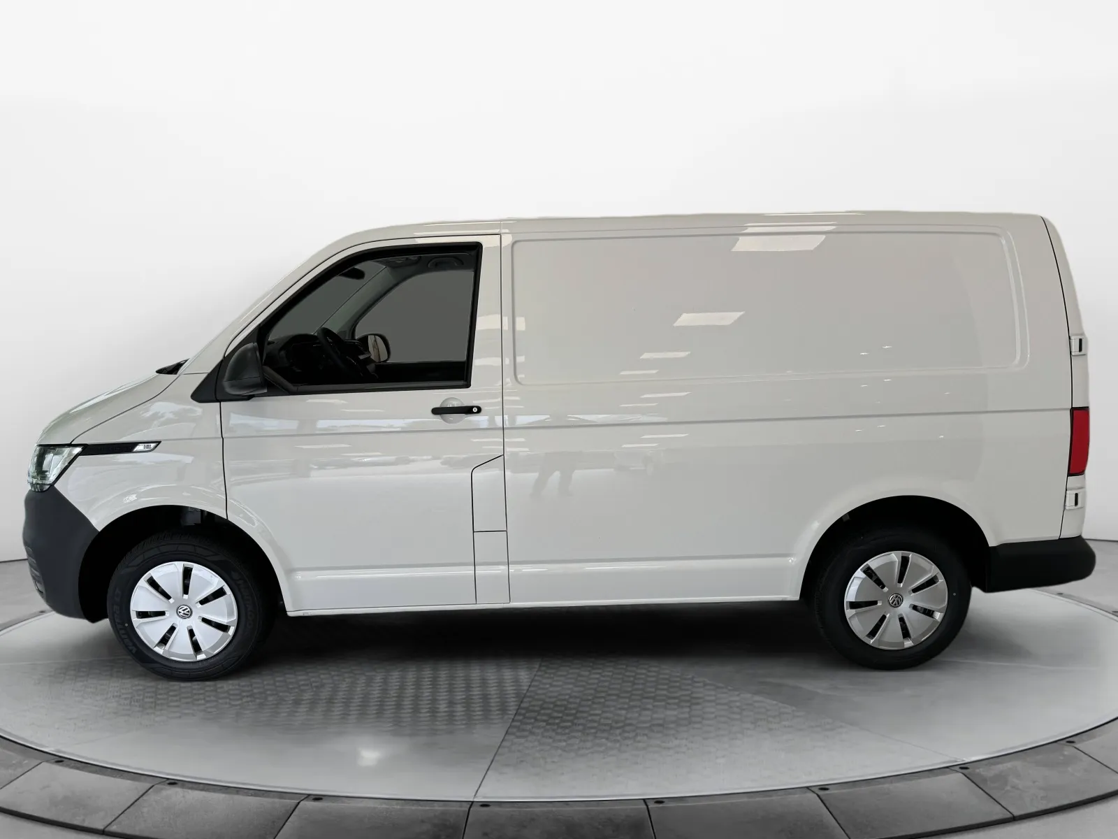 Acheter une volkswagen TRANSPORTER 6.1 VAN L1H1 2.0 TDI 110 BVM5 d’occasion avec 20000km disponible immédiatement - photo 2