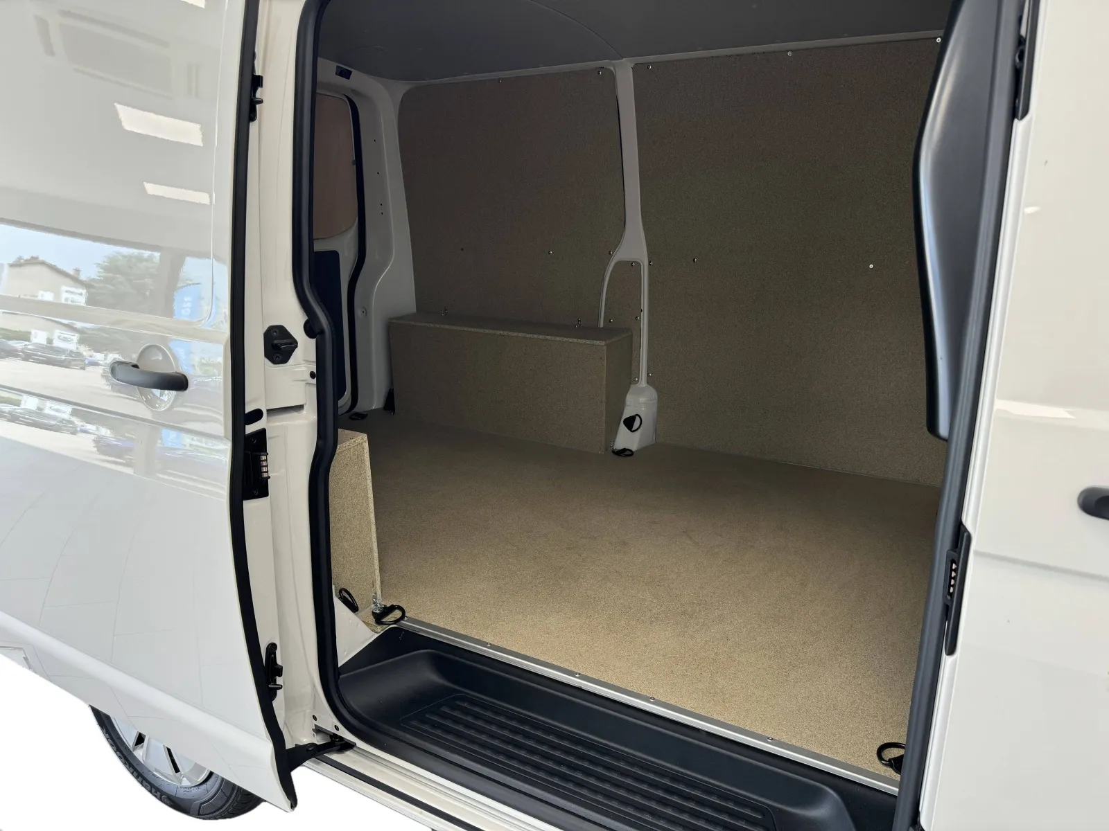 Acheter une volkswagen TRANSPORTER 6.1 VAN L1H1 2.0 TDI 110 BVM5 d’occasion avec 20000km disponible immédiatement - photo 4