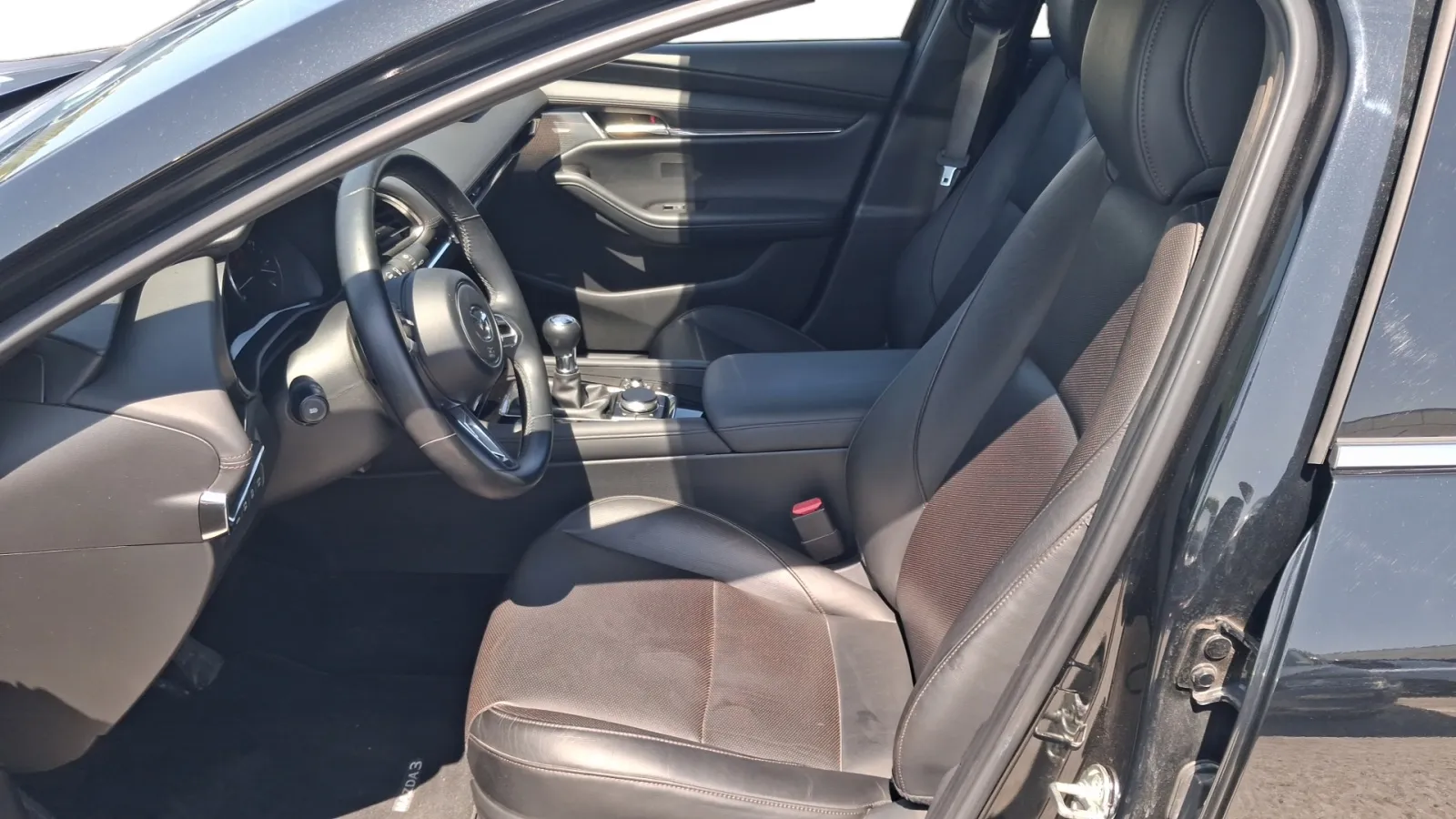 Acheter une mazda Mazda3 5 portes 2.0L SKYACTIV-X M Hybrid 180 ch 4x4 BVM6 d’occasion avec 36861km disponible immédiatement - photo 11