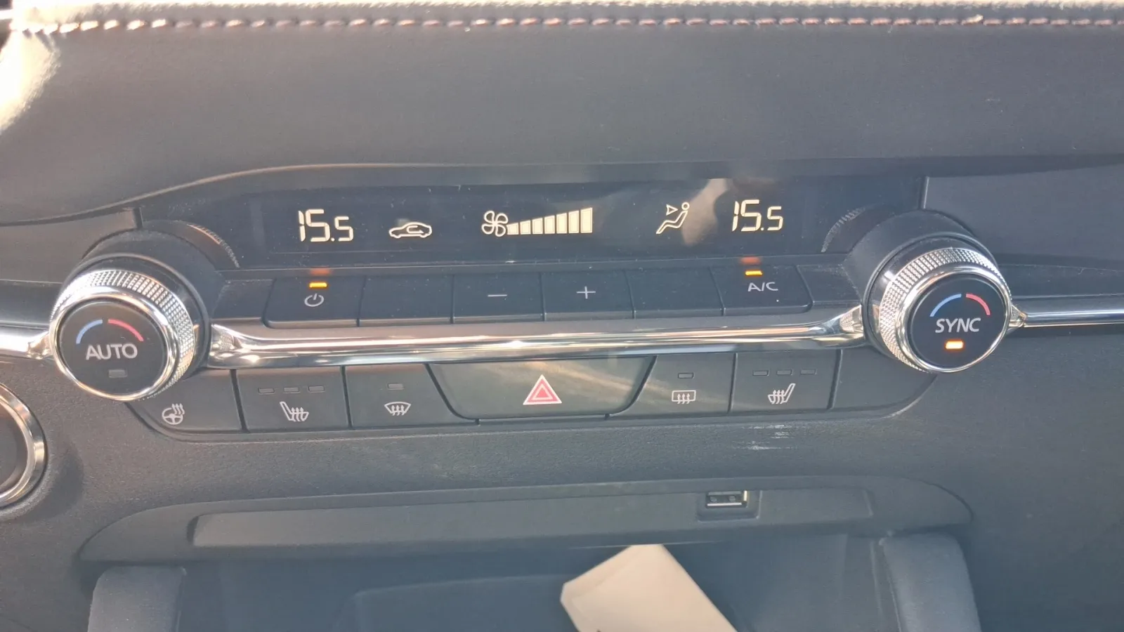 Acheter une mazda Mazda3 5 portes 2.0L SKYACTIV-X M Hybrid 180 ch 4x4 BVM6 d’occasion avec 36861km disponible immédiatement - photo 15
