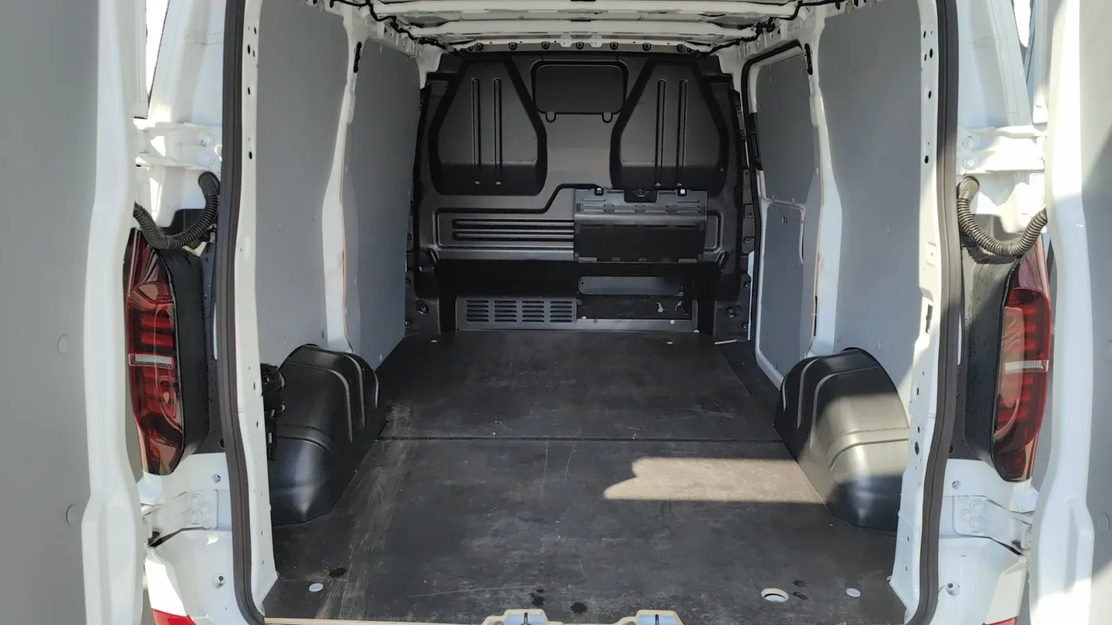 Acheter une volkswagen TRANSPORTER VAN L1H1 2.0 TDI 150 BVA8 d’occasion avec 14913km disponible immédiatement - photo 12