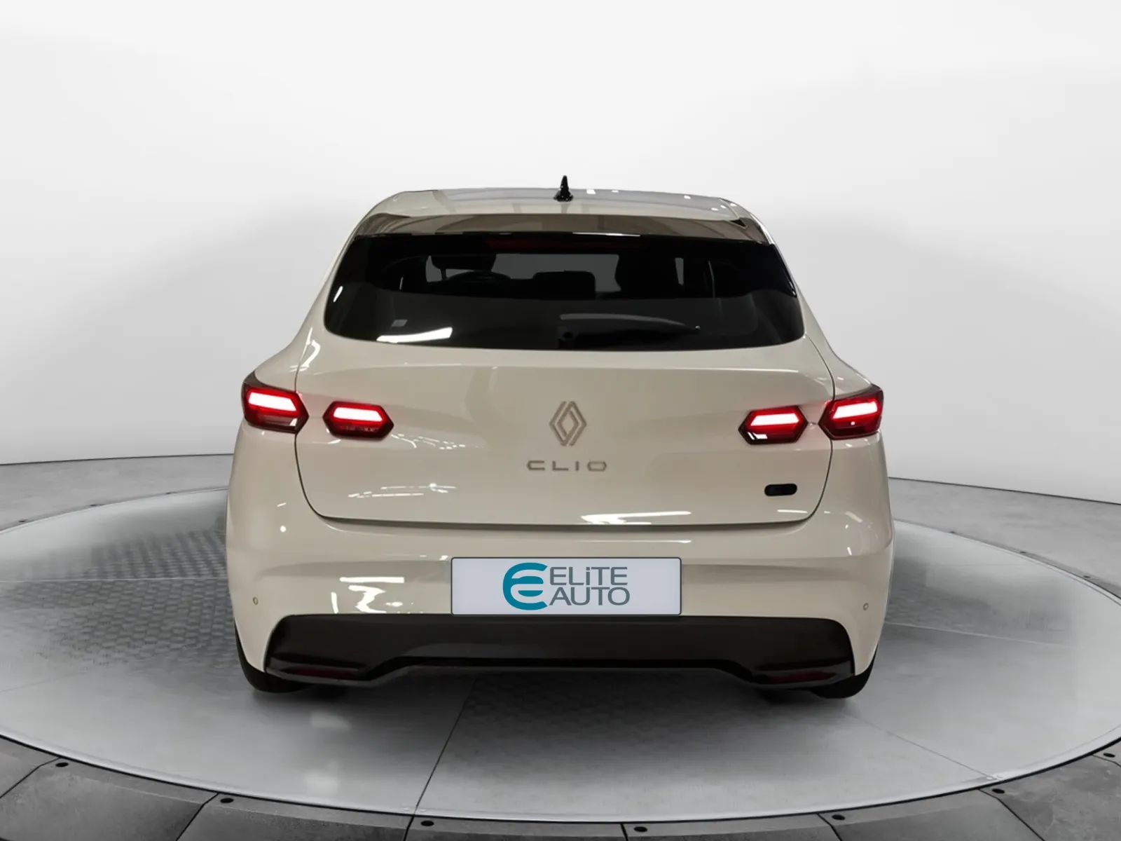 Acheter une renault Clio E-Tech full hybrid 160 ch d’occasion avec 10km disponible immédiatement - photo 4