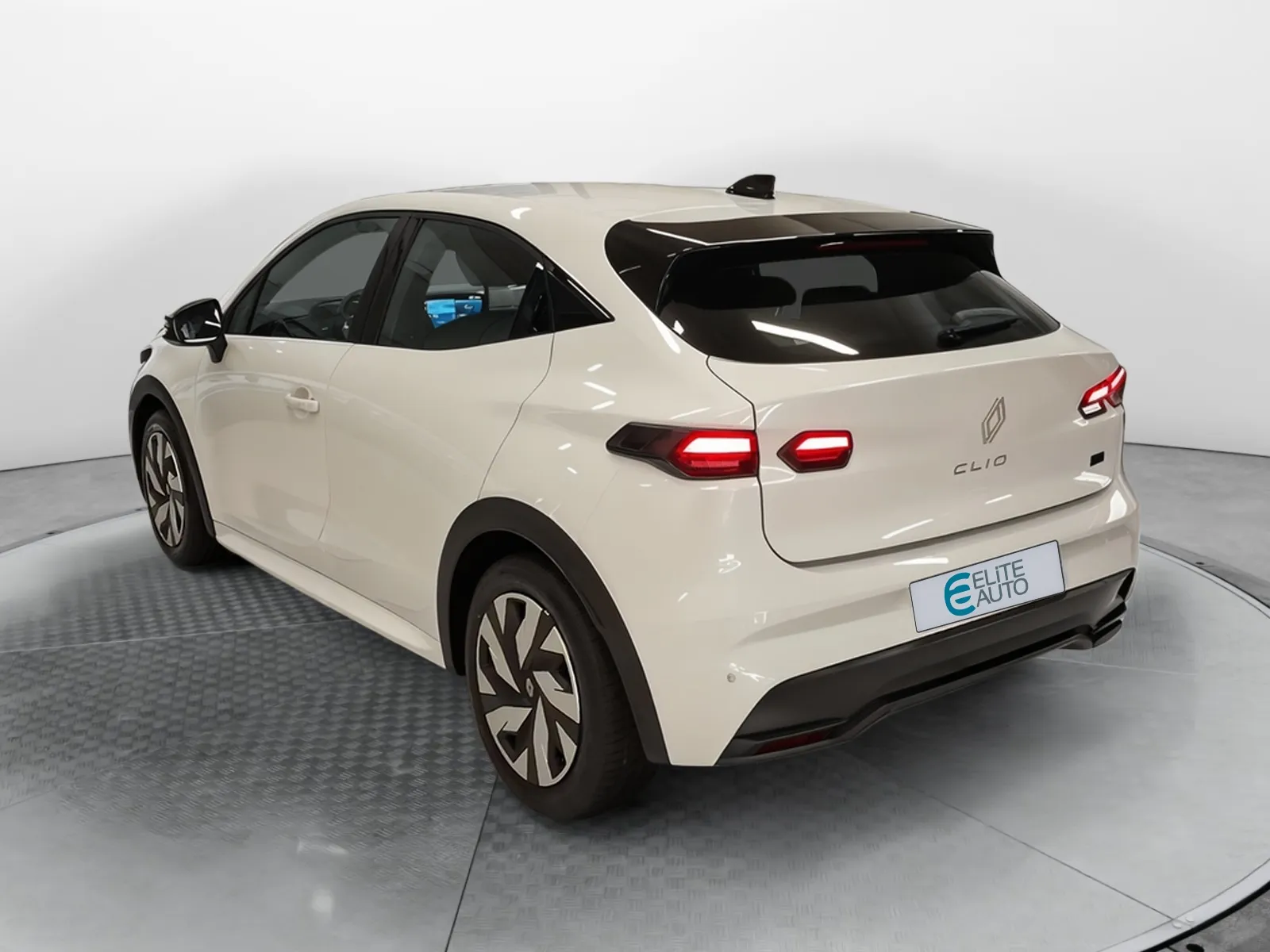 Acheter une renault Clio E-Tech full hybrid 160 ch d’occasion avec 10km disponible immédiatement - photo 3