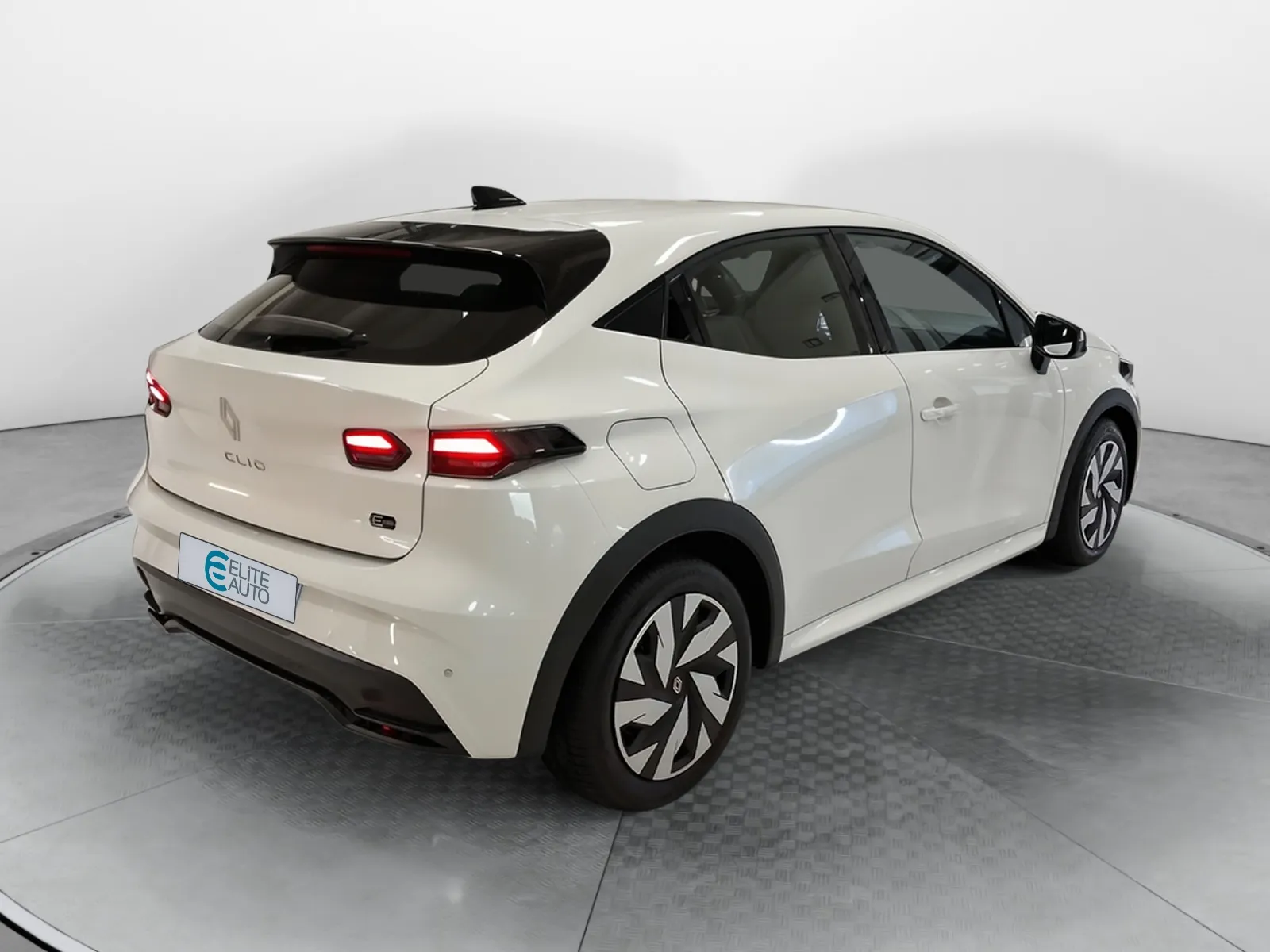 Acheter une renault Clio E-Tech full hybrid 160 ch d’occasion avec 10km disponible immédiatement - photo 5