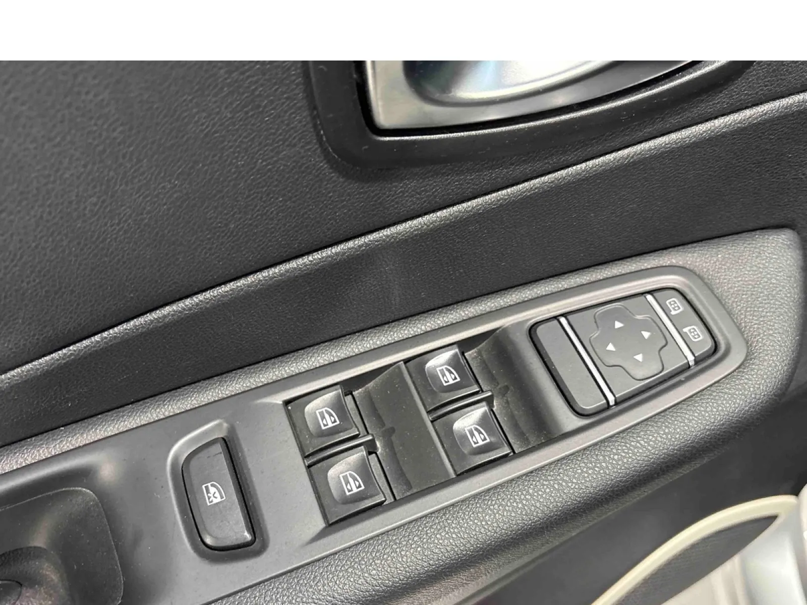 Acheter une renault Captur TCe 90 - 19 d’occasion avec 78810km disponible immédiatement - photo 19