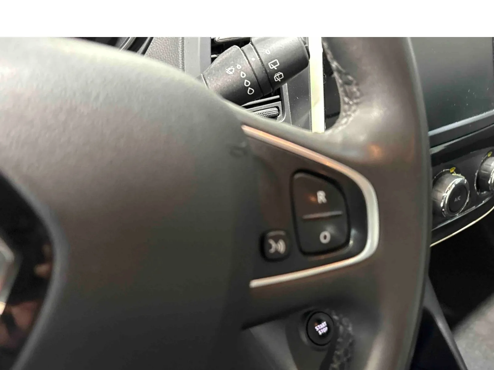 Acheter une renault Captur TCe 90 - 19 d’occasion avec 78810km disponible immédiatement - photo 21