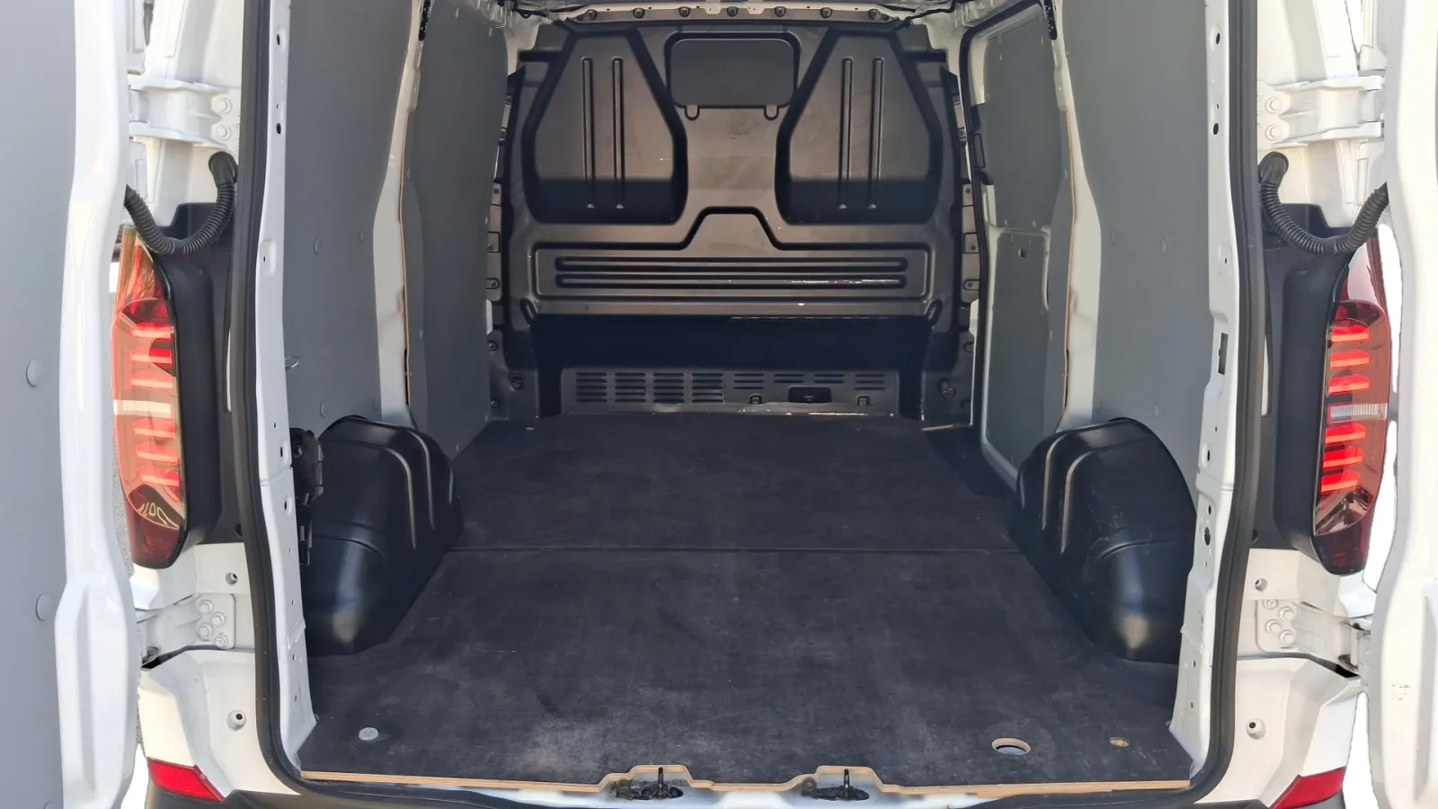 Acheter une volkswagen TRANSPORTER VAN L1H1 2.0 TDI 150 BVA8 d’occasion avec 10000km disponible immédiatement - photo 12