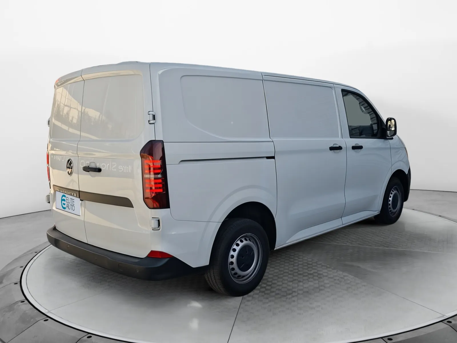 Acheter une volkswagen TRANSPORTER VAN L1H1 2.0 TDI 150 BVA8 d’occasion avec 10000km disponible immédiatement - photo 5