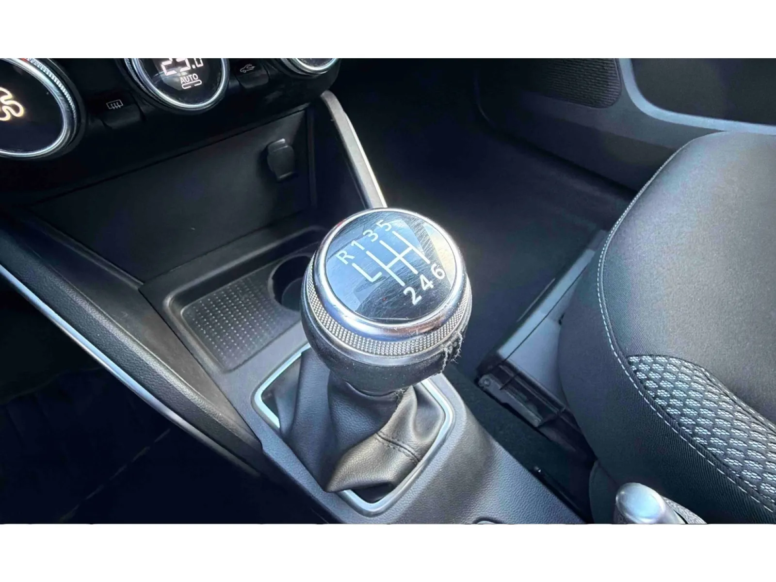 Acheter une dacia Duster Blue dCi 115 4x2 d’occasion avec 99904km disponible immédiatement - photo 22