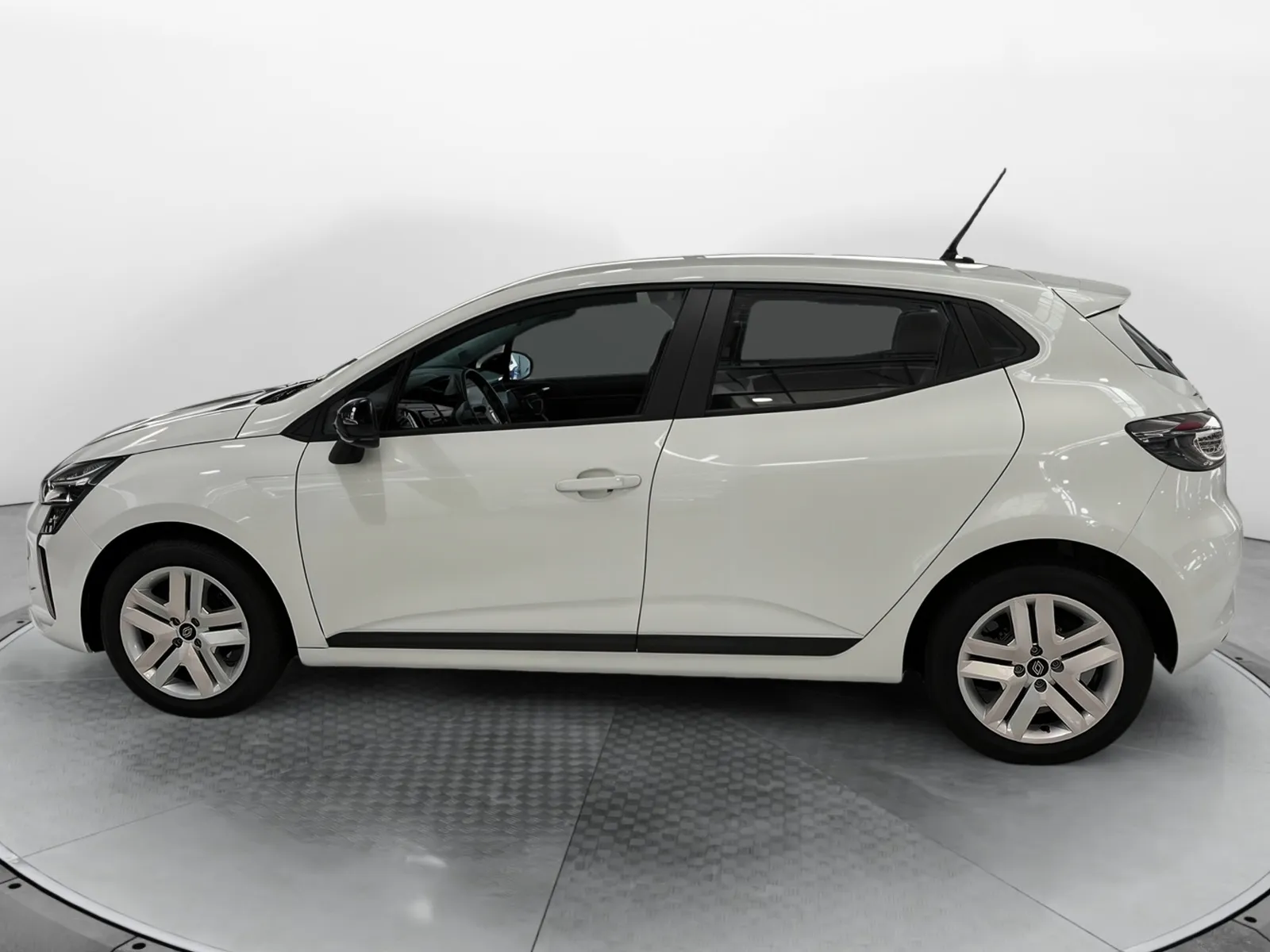 Acheter une renault Clio TCe 90 ch GSR2 d’occasion avec 10km disponible immédiatement - photo 2