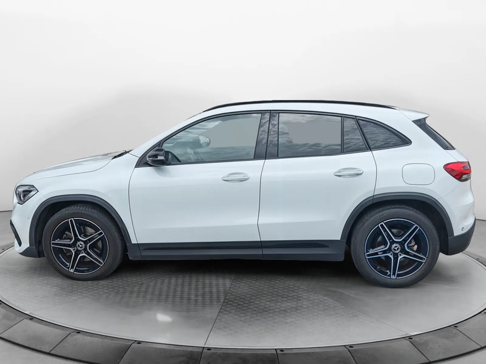 Acheter une mercedes GLA 200 d 8G-DCT d’occasion avec 48616km disponible immédiatement - photo 2