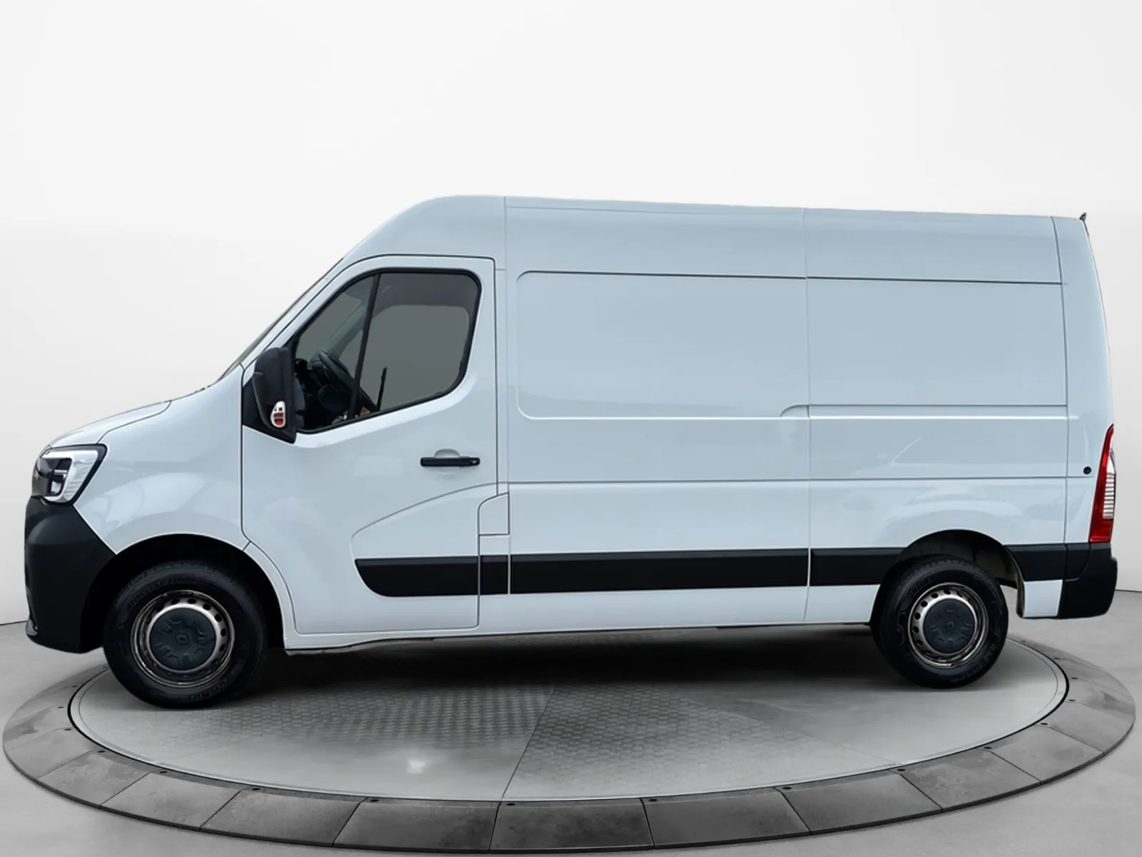 Acheter une renault MASTER FGN TRAC F3300 L2H2 BLUE DCI 135 d’occasion avec 71576km disponible immédiatement - photo 2