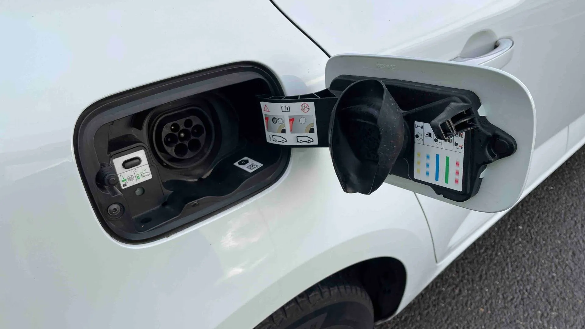 Acheter une renault Mégane IV Estate E-TECH Plug-In Hybride 160 d’occasion avec 89149km disponible immédiatement - photo 15