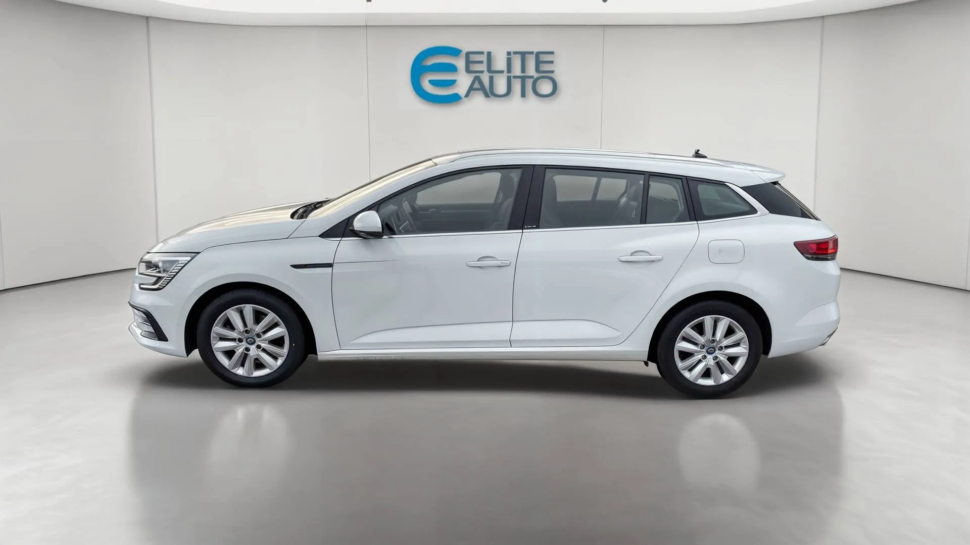 Acheter une renault Mégane IV Estate E-TECH Plug-In Hybride 160 d’occasion avec 89149km disponible immédiatement - photo 4