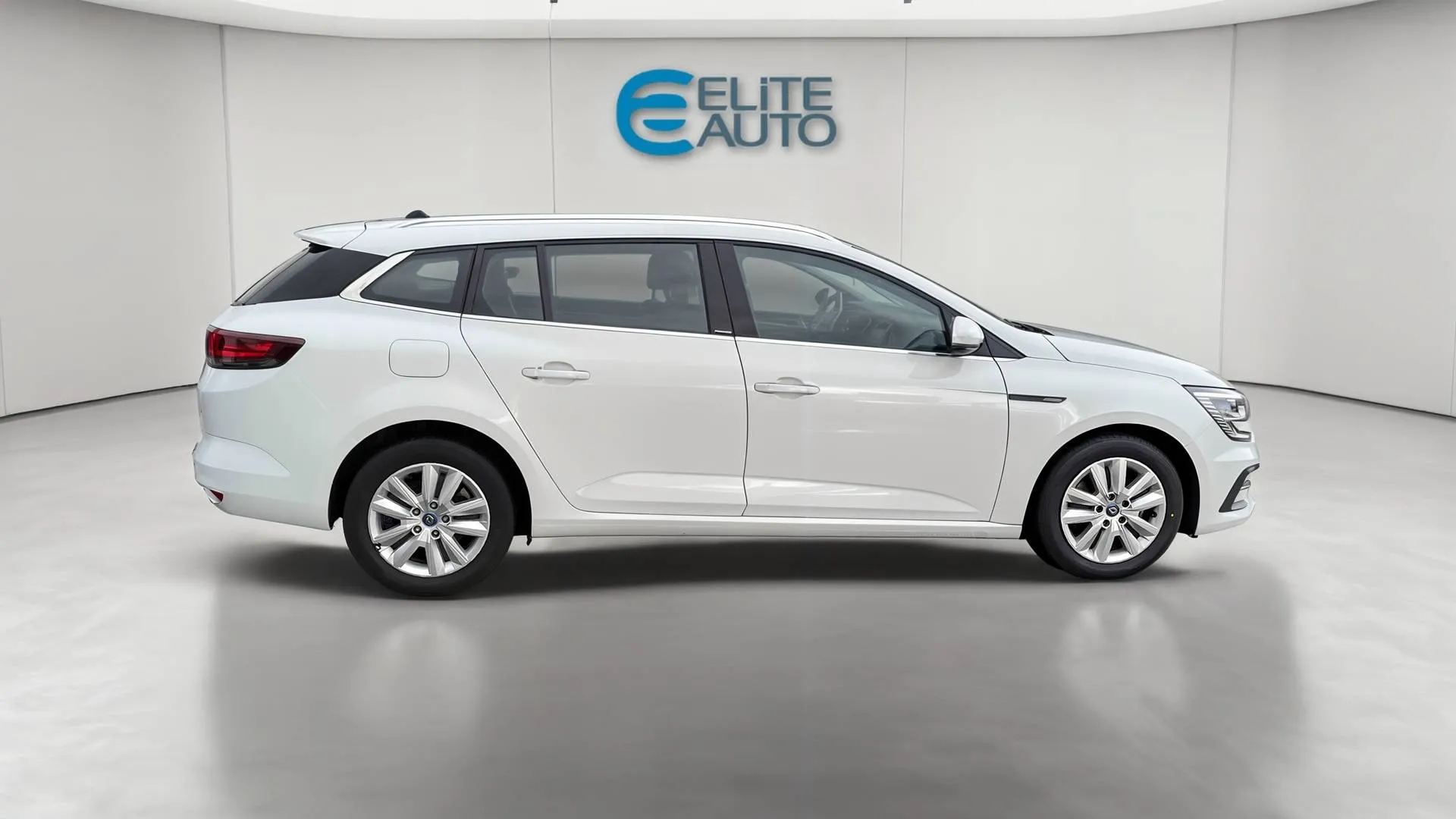Acheter une renault Mégane IV Estate E-TECH Plug-In Hybride 160 d’occasion avec 89149km disponible immédiatement - photo 2
