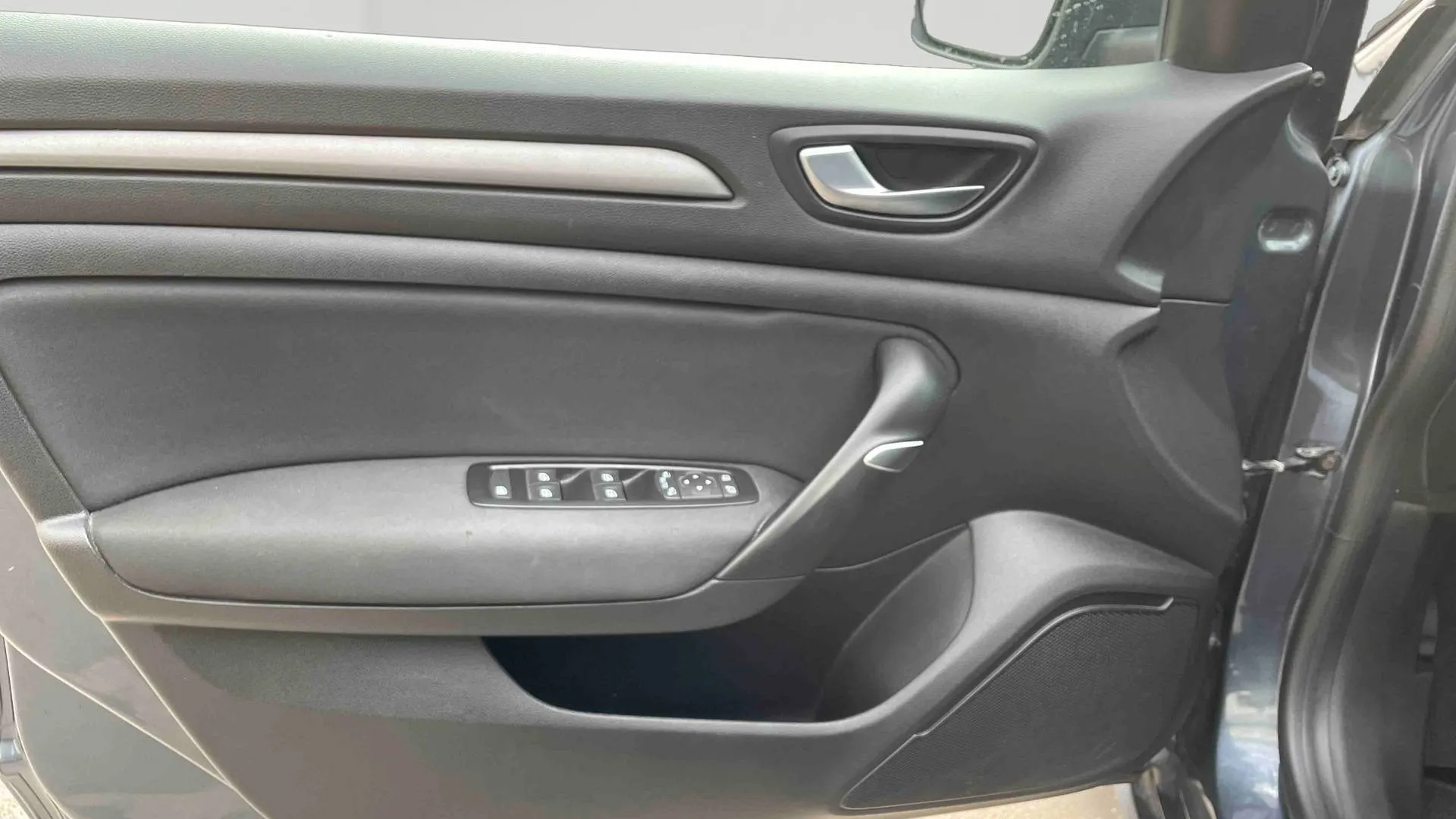 Acheter une renault Mégane IV Berline E-TECH Plug-In Hybride 160 - 21N d’occasion avec 31033km disponible immédiatement - photo 16