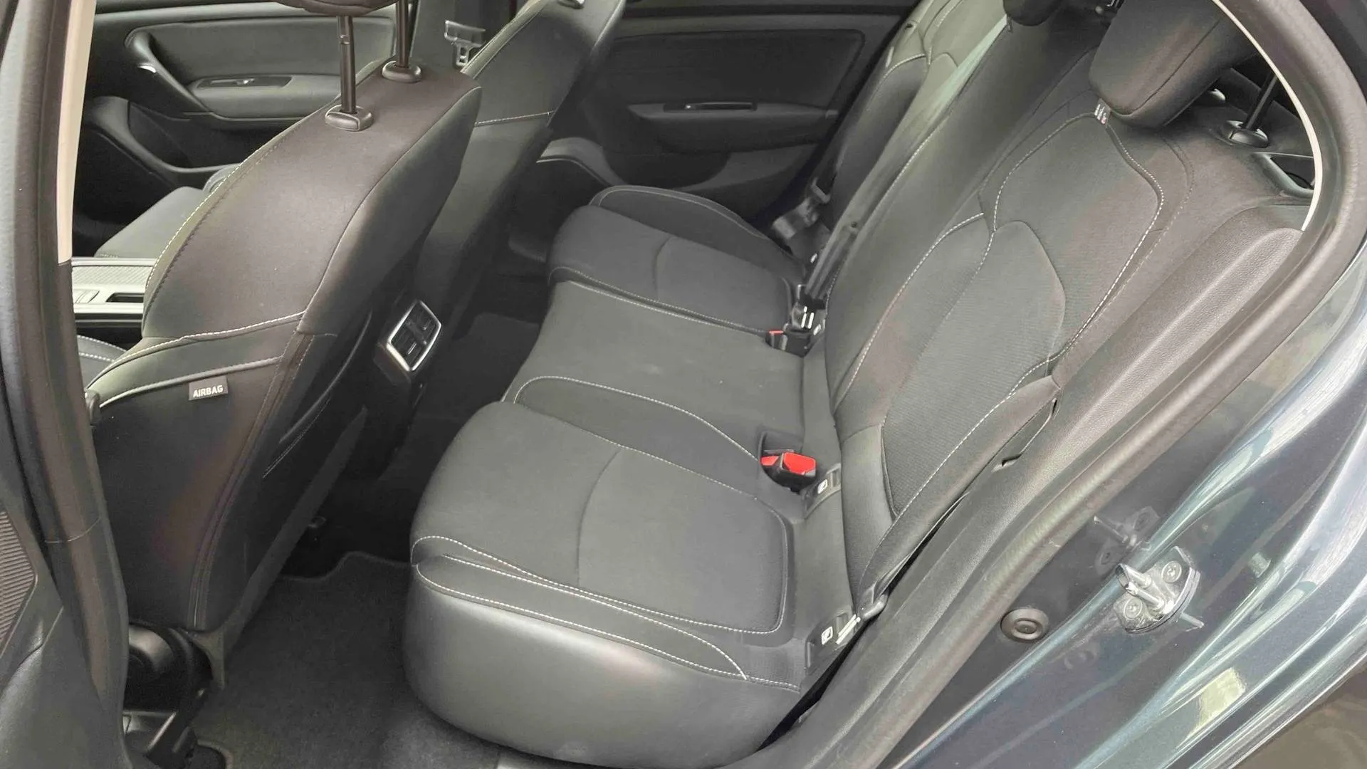 Acheter une renault Mégane IV Berline E-TECH Plug-In Hybride 160 - 21N d’occasion avec 31033km disponible immédiatement - photo 12