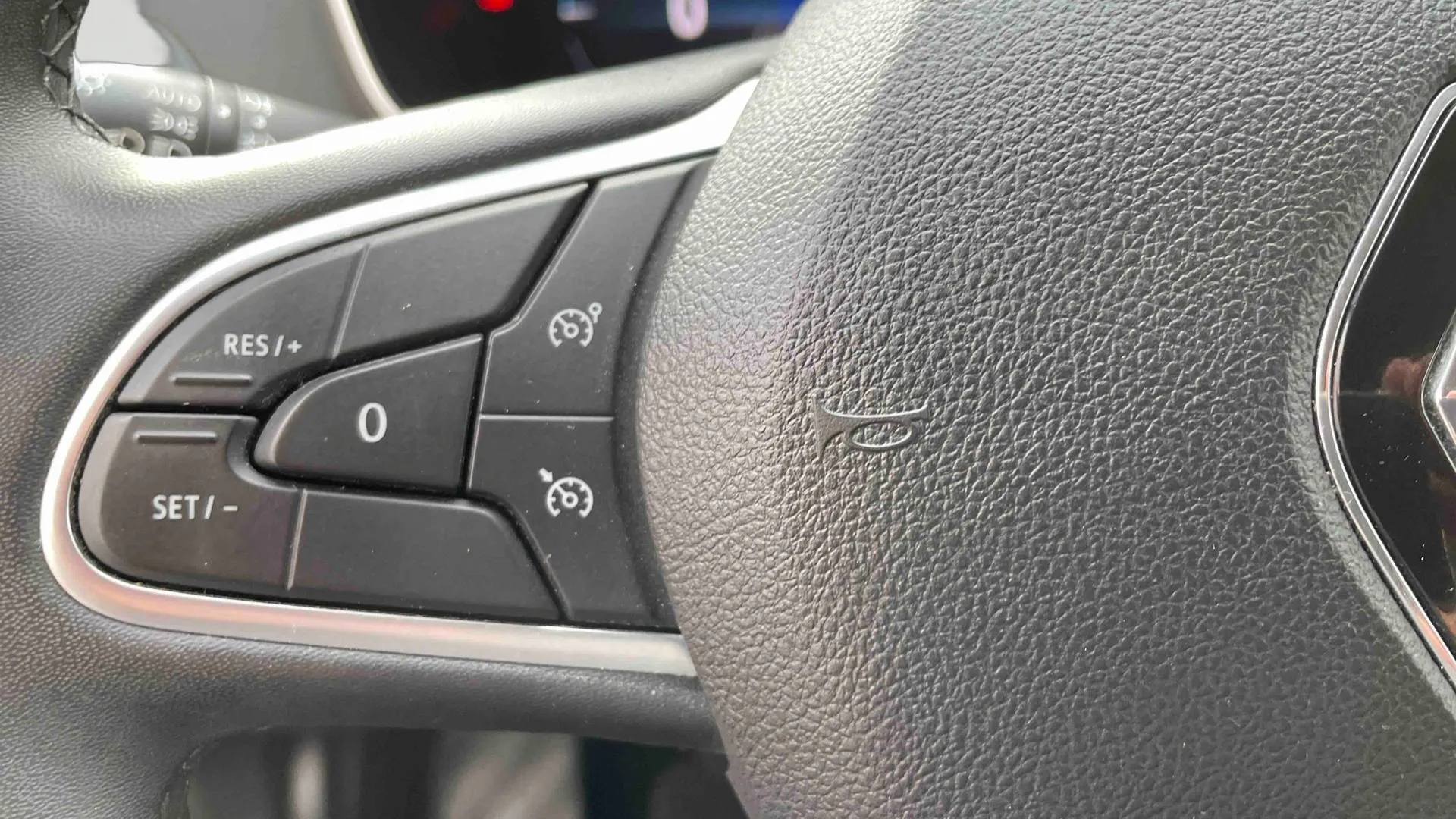Acheter une renault Mégane IV Berline E-TECH Plug-In Hybride 160 - 21N d’occasion avec 31033km disponible immédiatement - photo 19