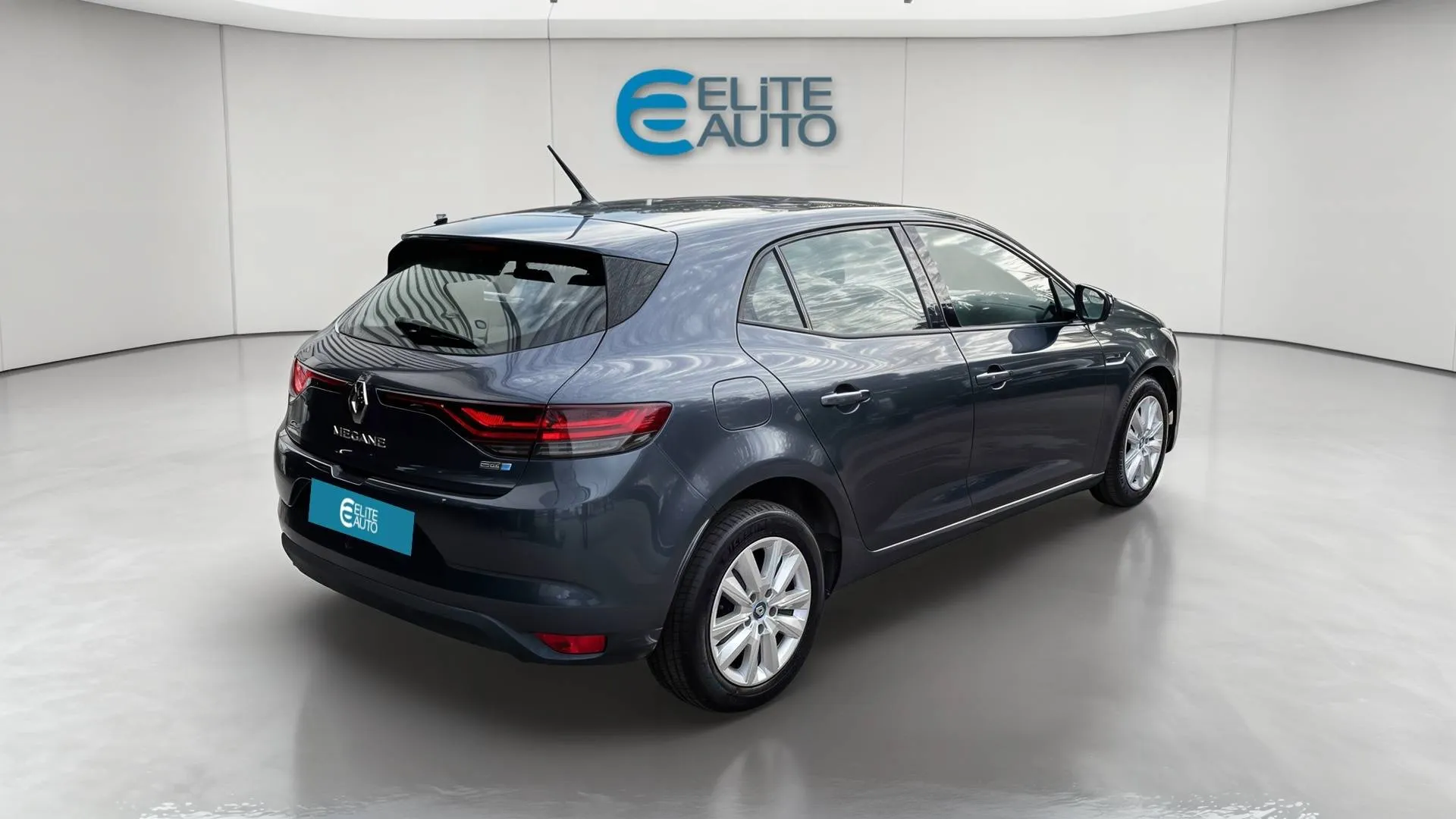 Acheter une renault Mégane IV Berline E-TECH Plug-In Hybride 160 - 21N d’occasion avec 31033km disponible immédiatement - photo 3