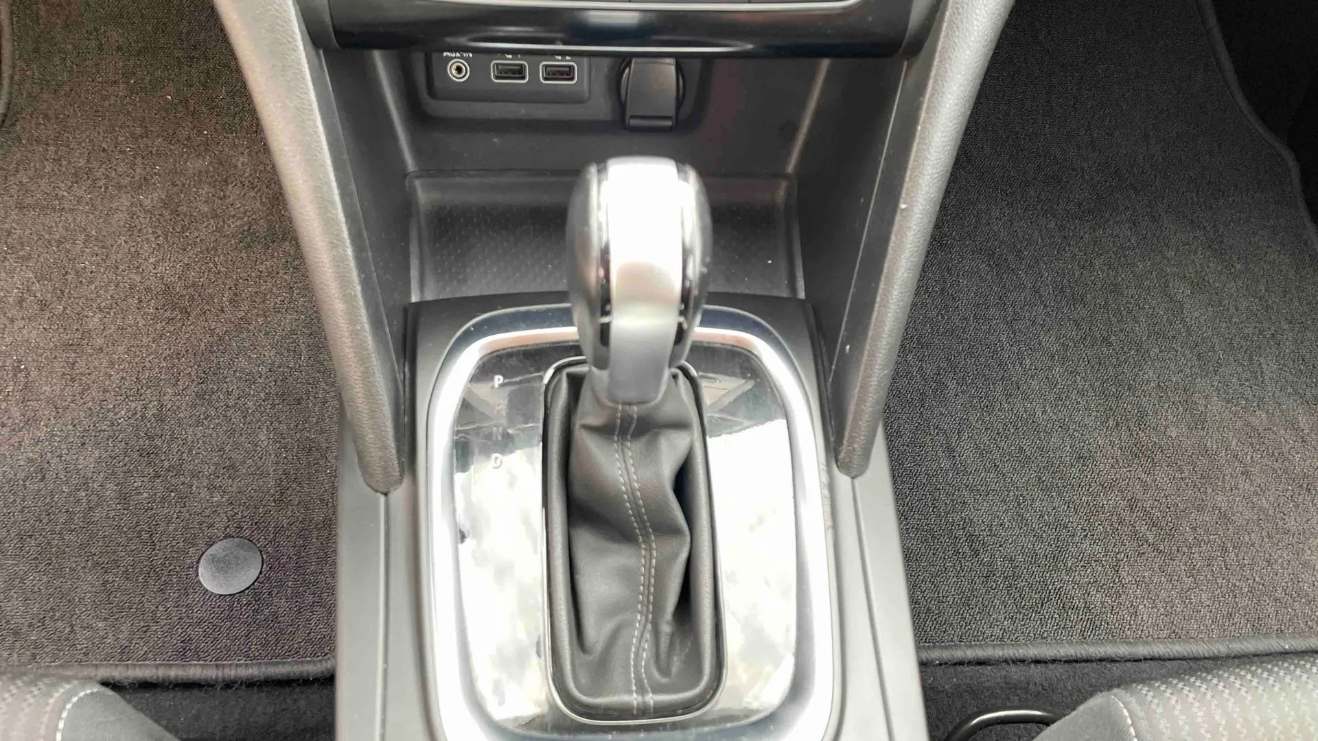 Acheter une renault Mégane IV Berline E-TECH Plug-In Hybride 160 - 21N d’occasion avec 31033km disponible immédiatement - photo 21