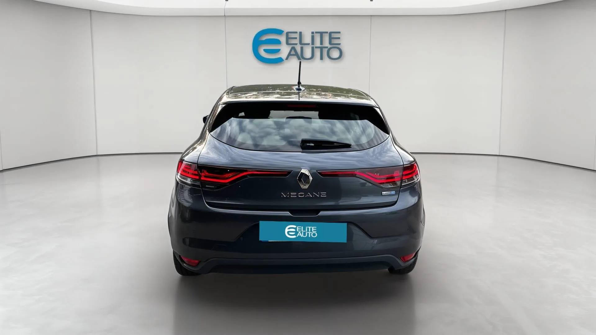 Acheter une renault Mégane IV Berline E-TECH Plug-In Hybride 160 - 21N d’occasion avec 31033km disponible immédiatement - photo 7