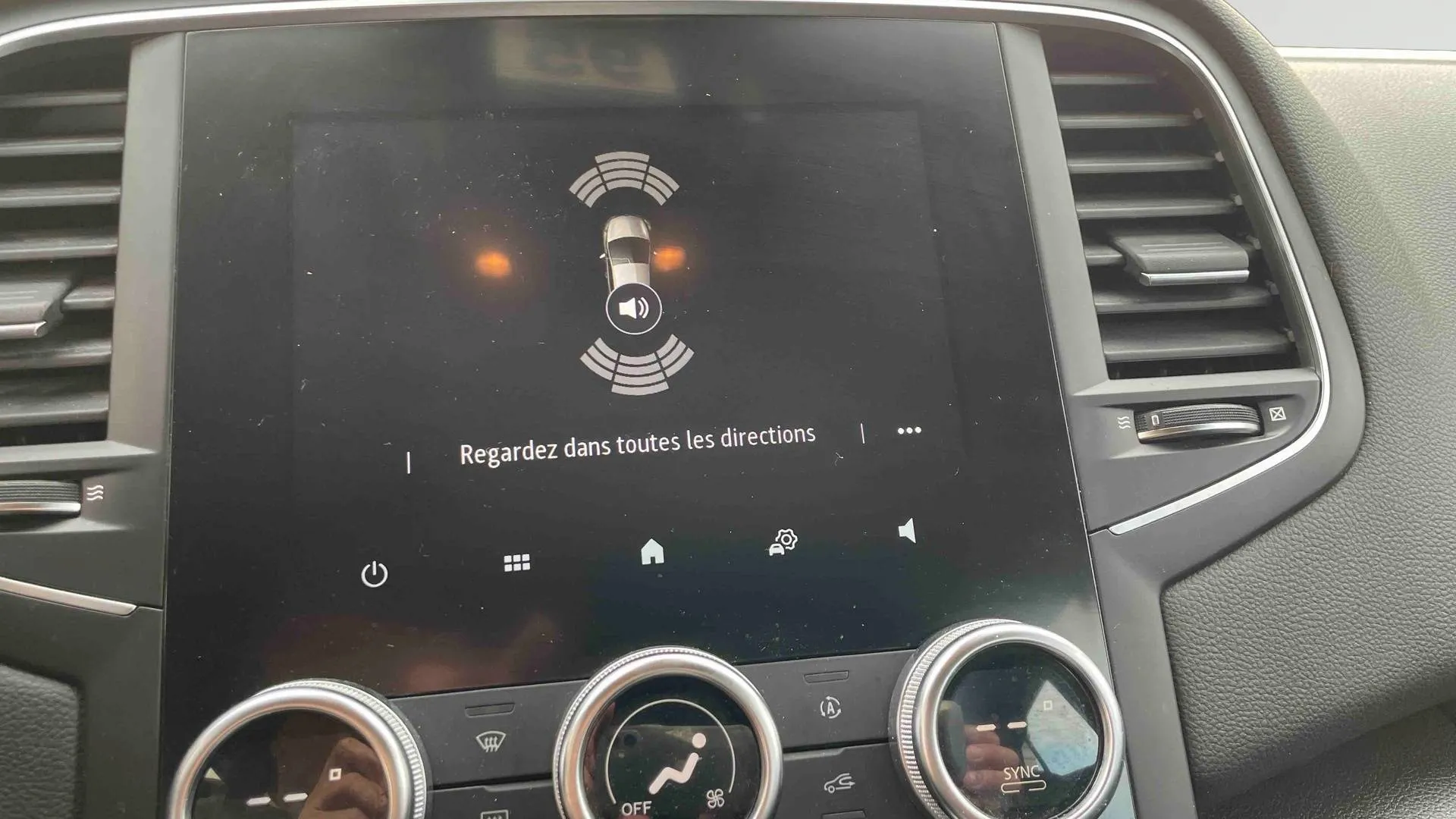Acheter une renault Mégane IV Berline E-TECH Plug-In Hybride 160 - 21N d’occasion avec 31033km disponible immédiatement - photo 23