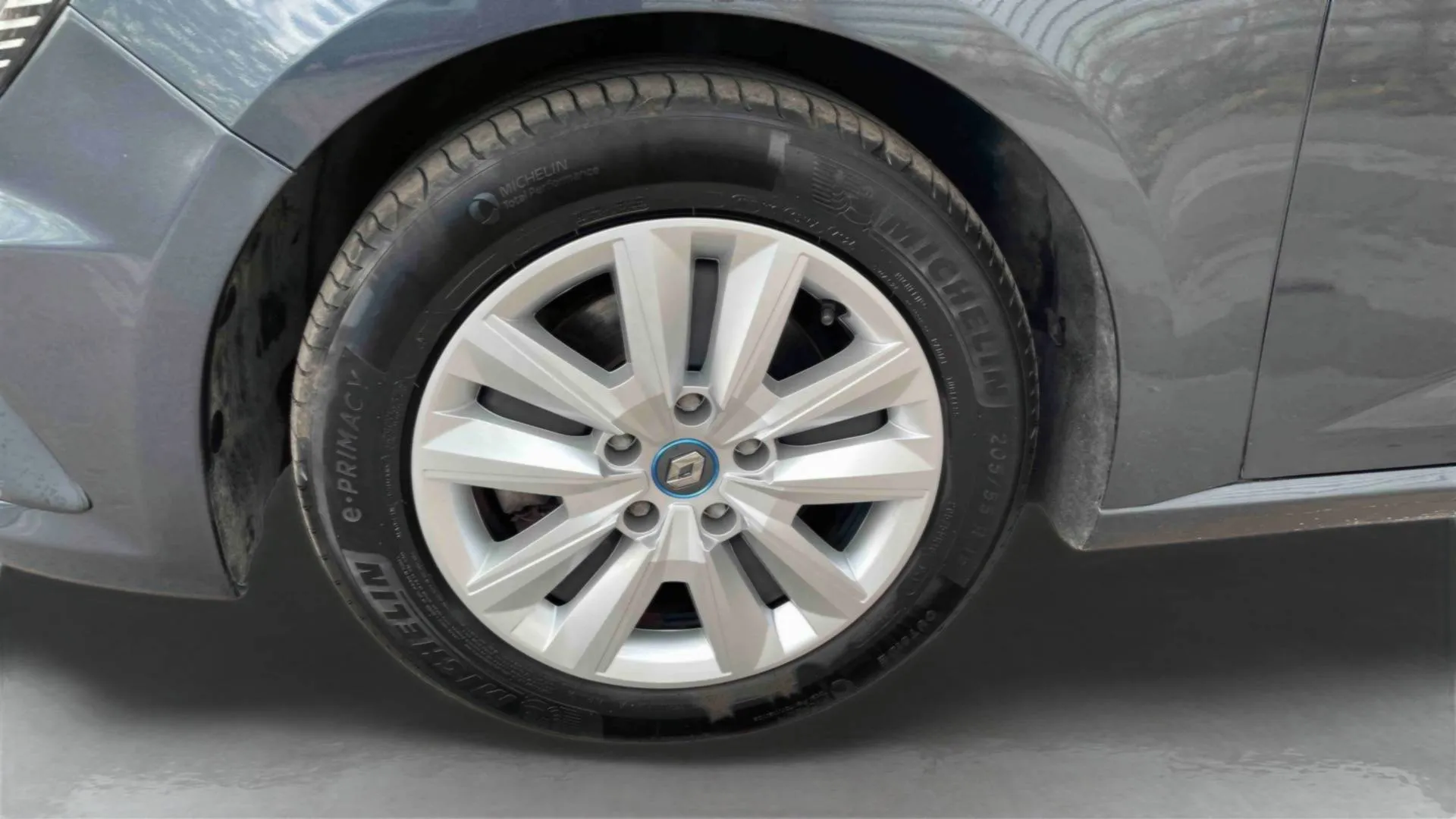 Acheter une renault Mégane IV Berline E-TECH Plug-In Hybride 160 - 21N d’occasion avec 31033km disponible immédiatement - photo 14