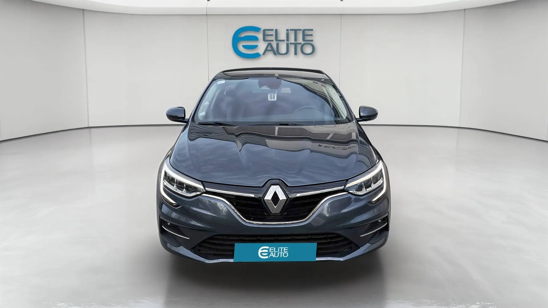 Acheter une renault Mégane IV Berline E-TECH Plug-In Hybride 160 - 21N d’occasion avec 31033km disponible immédiatement - photo 5