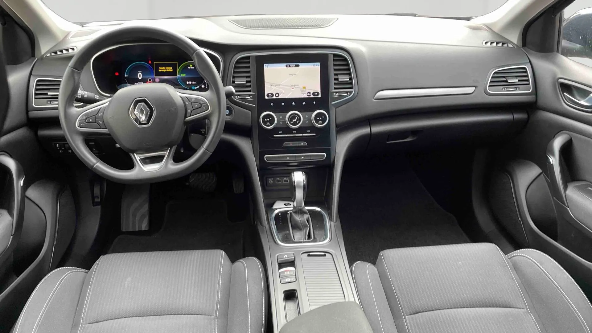 Acheter une renault Mégane IV Berline E-TECH Plug-In Hybride 160 - 21N d’occasion avec 31033km disponible immédiatement - photo 9