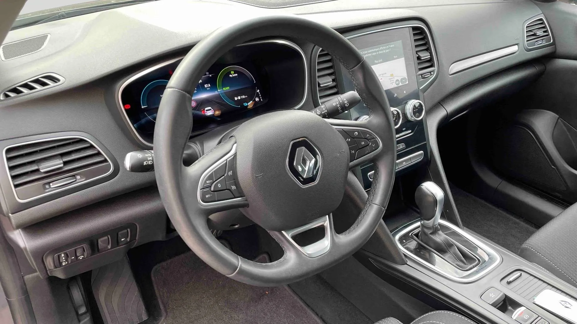Acheter une renault Mégane IV Berline E-TECH Plug-In Hybride 160 - 21N d’occasion avec 31033km disponible immédiatement - photo 10