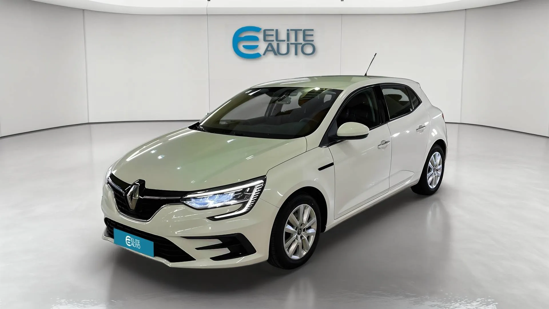Acheter une renault Mégane IV Berline Blue dCi 115 - 20 d’occasion avec 71392km disponible immédiatement - photo 1