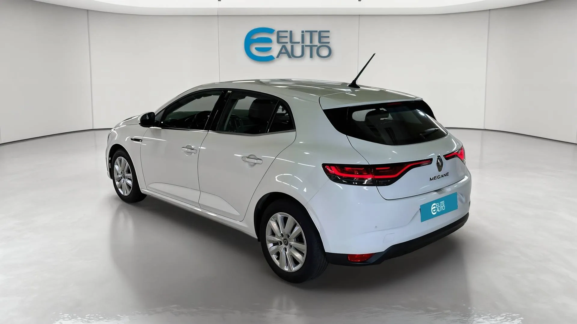 Acheter une renault Mégane IV Berline Blue dCi 115 - 20 d’occasion avec 71392km disponible immédiatement - photo 8