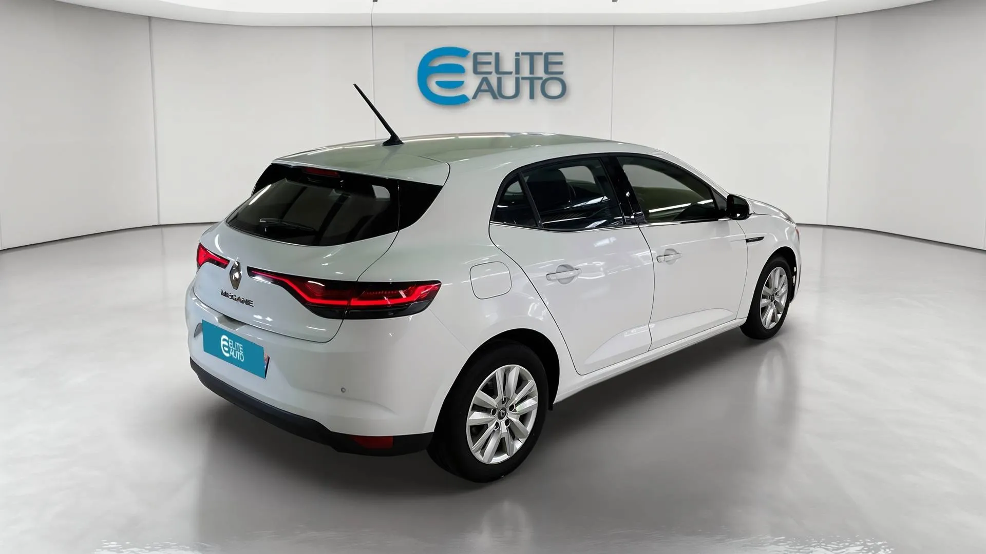Acheter une renault Mégane IV Berline Blue dCi 115 - 20 d’occasion avec 71392km disponible immédiatement - photo 3