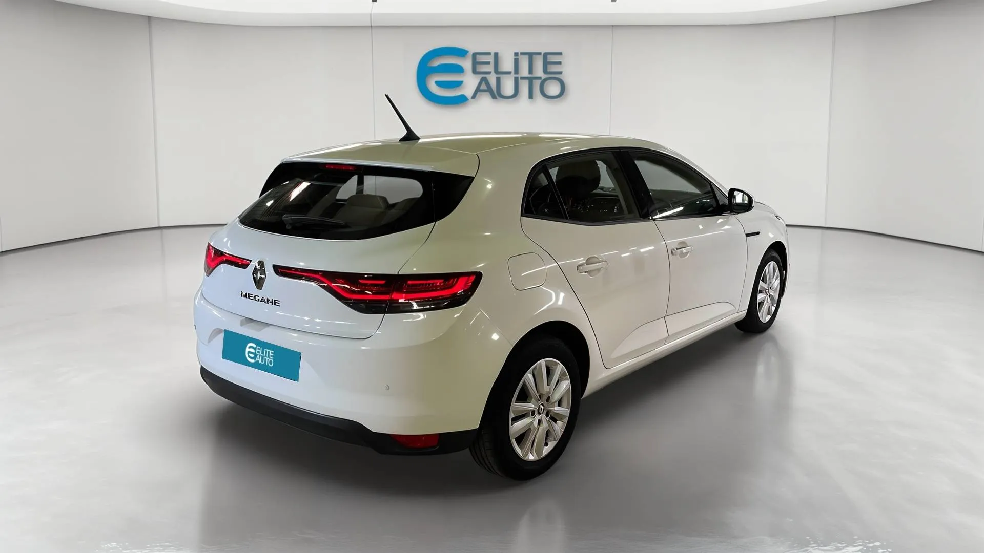 Acheter une renault Mégane IV Berline Blue dCi 115 EDC - 21N d’occasion avec 95614km disponible immédiatement - photo 3