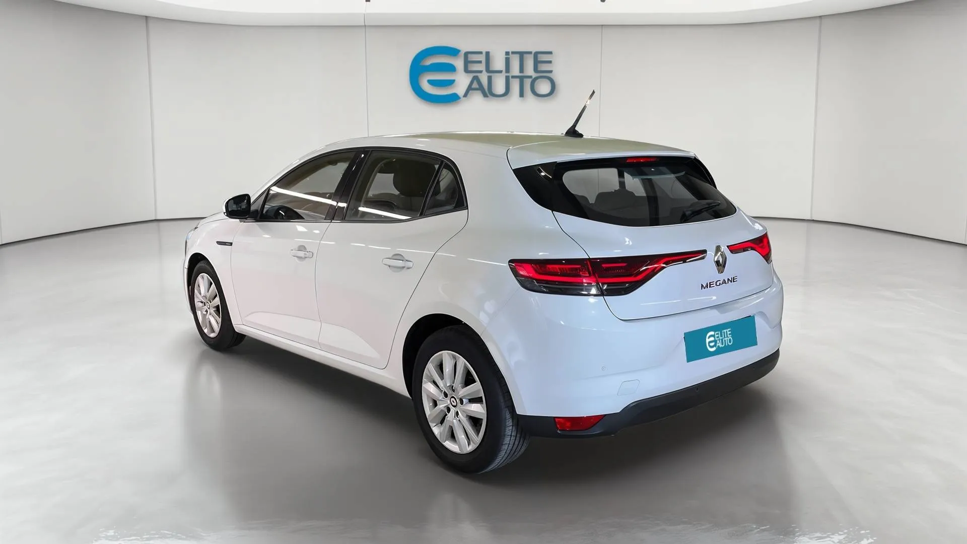 Acheter une renault Mégane IV Berline Blue dCi 115 EDC - 21N d’occasion avec 95614km disponible immédiatement - photo 8