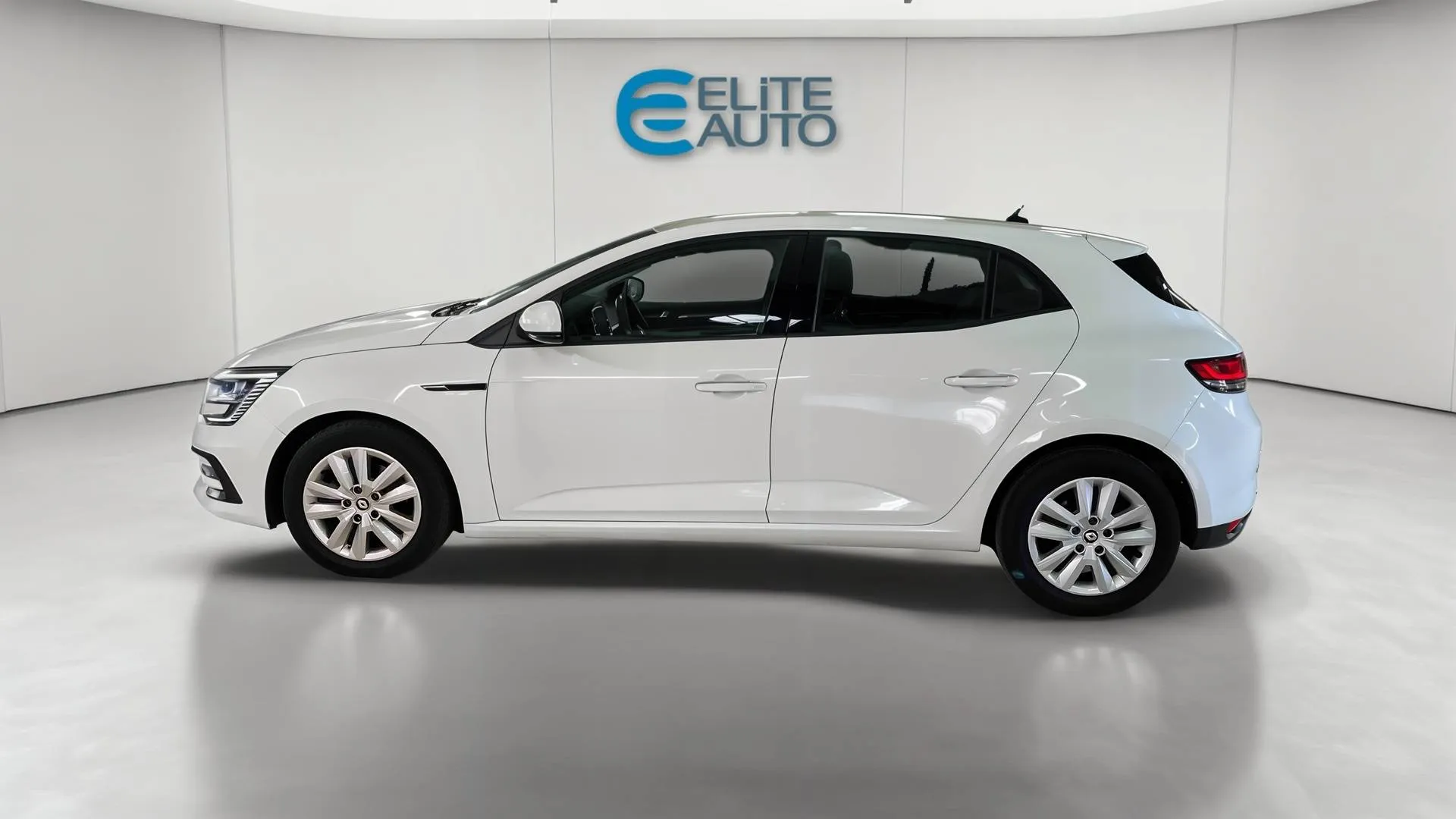 Acheter une renault Mégane IV Berline Blue dCi 115 EDC - 21N d’occasion avec 95614km disponible immédiatement - photo 4